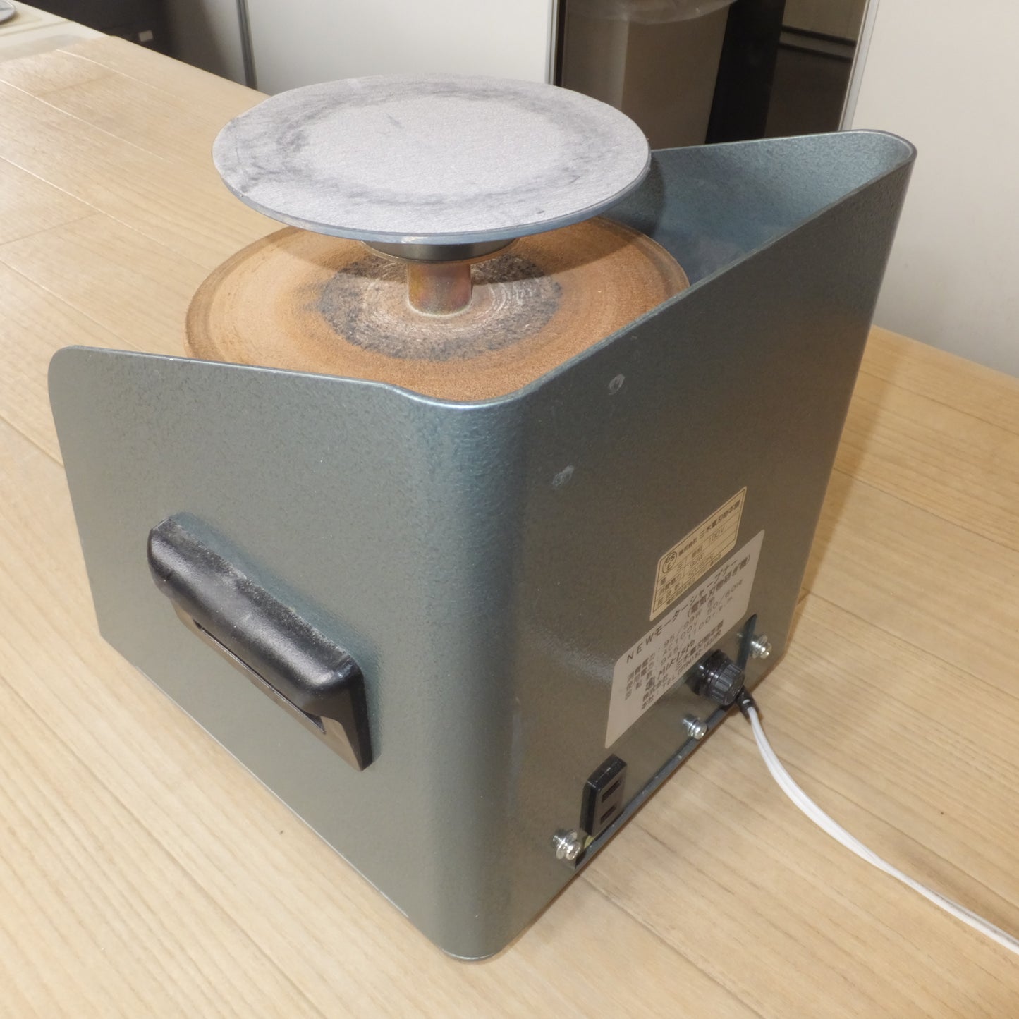 [送料無料] ★三木章 MIKISYO NEWモーターシャープナー 電気刃物研ぎ機 ヘルパー付　AC100V 50/60Hz★