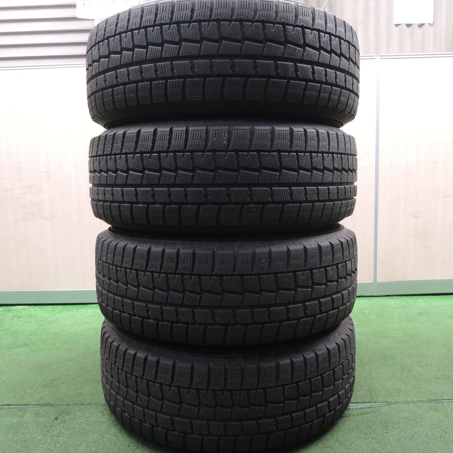 [送料無料] バリ溝！8.5分★ベンツ 等 AGA TARGA 215/65R16 スタッドレス ダンロップ ウインターマックス WM01 PCD112/5H★3120206HAス