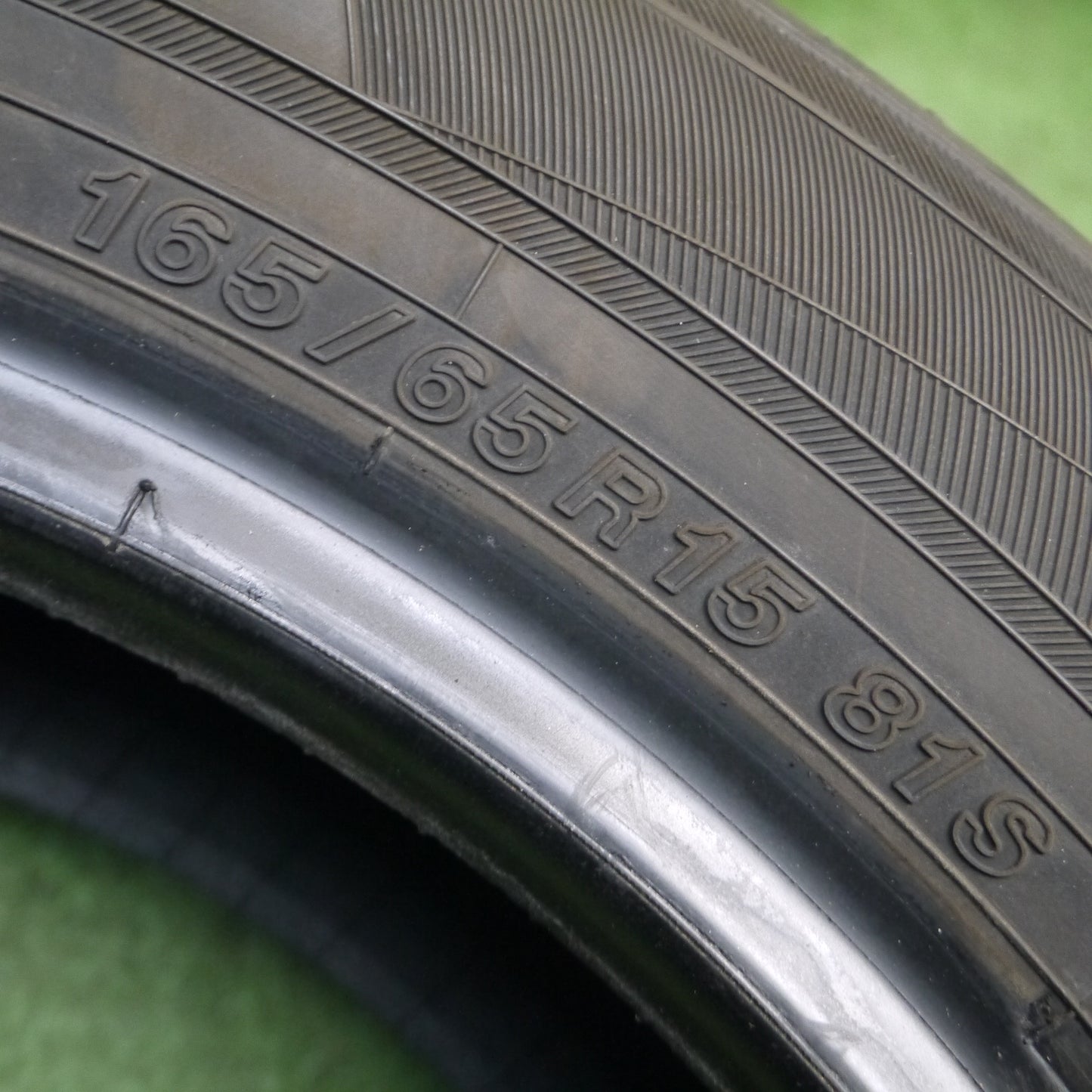 *送料無料*バリ溝！23年！9.5分以上★165/65R15 ヨコハマ BluEarth-FE AE30 ブルーアース タイヤ 15インチ タフト ソリオ デリカ 等★4012302KKノタ