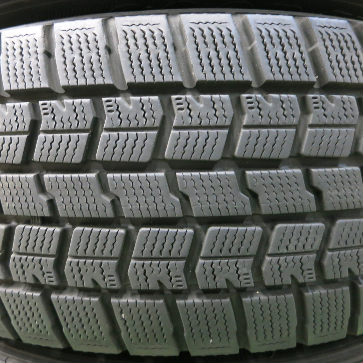 *送料無料*バリ溝！21年！9.5分★スタッドレス 225/60R17 グッドイヤー アイスナビ7 DUFACT デュファクト 17インチ PCD114.3/5H★3102407イス