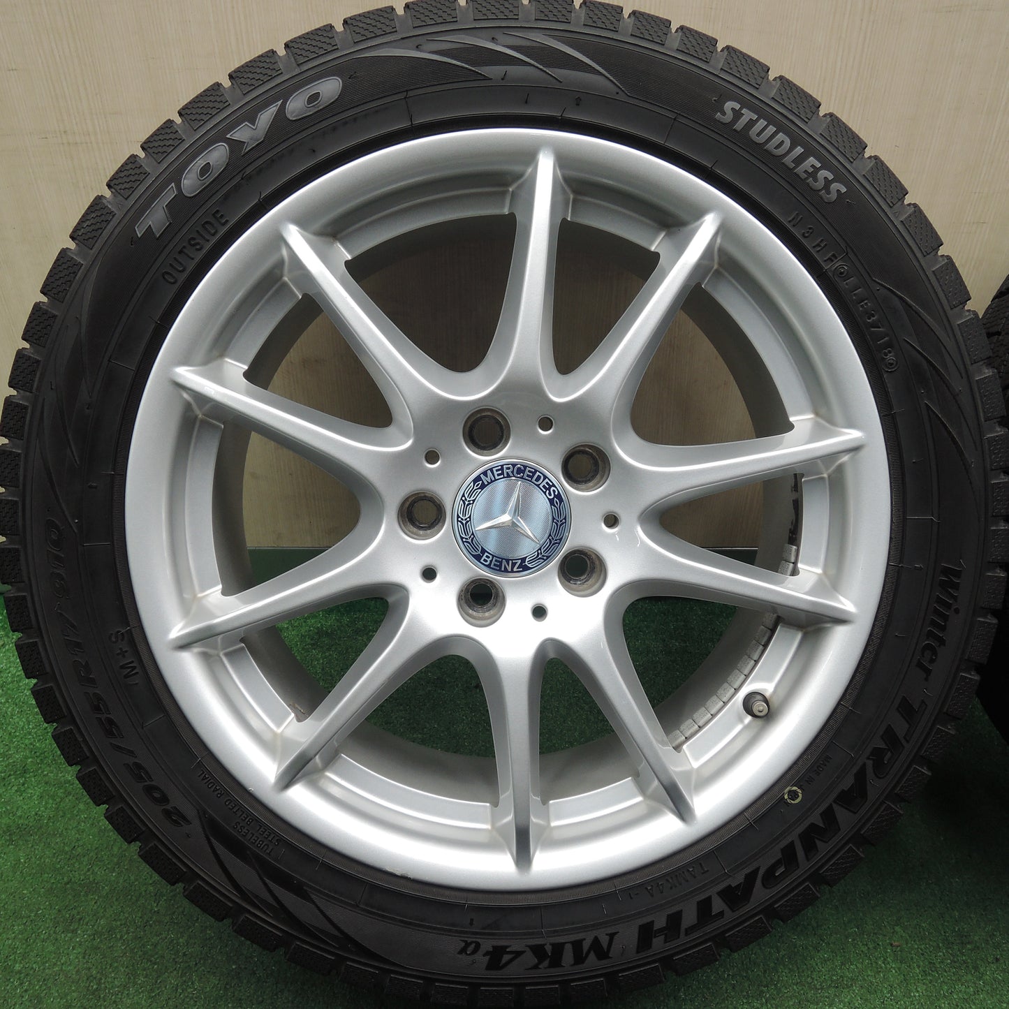 *送料無料*バリ溝！キレイ！9.5分★ベンツ Aクラス W169 純正 205/55R17 スタッドレス トーヨー ウインター トランパス MK4α 17インチ PCD112/5H★3120809TNス