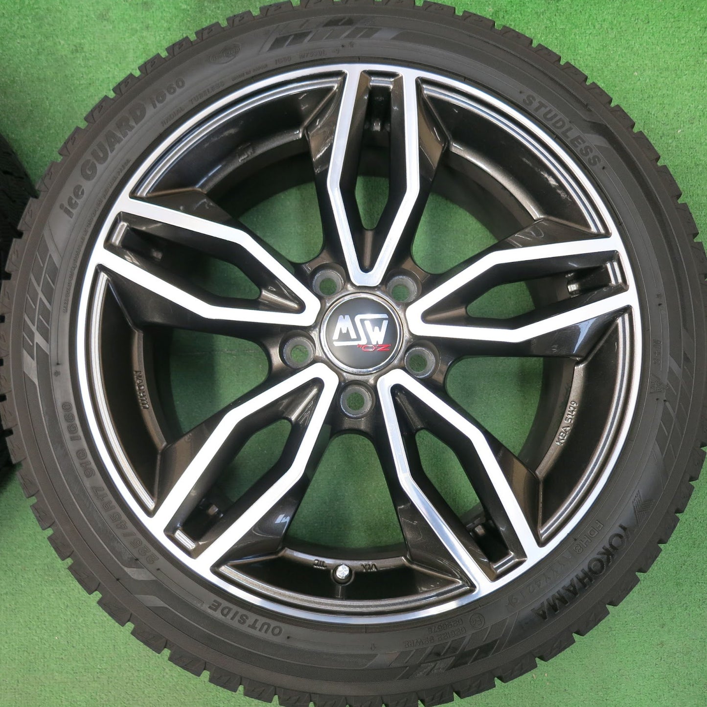 [送料無料] 超バリ溝！19年！9.5分以上★ベンツ 等 MSW OZ 225/45R17 スタッドレス ヨコハマ アイスガード iG60 PCD112/5H★3033004ヒス