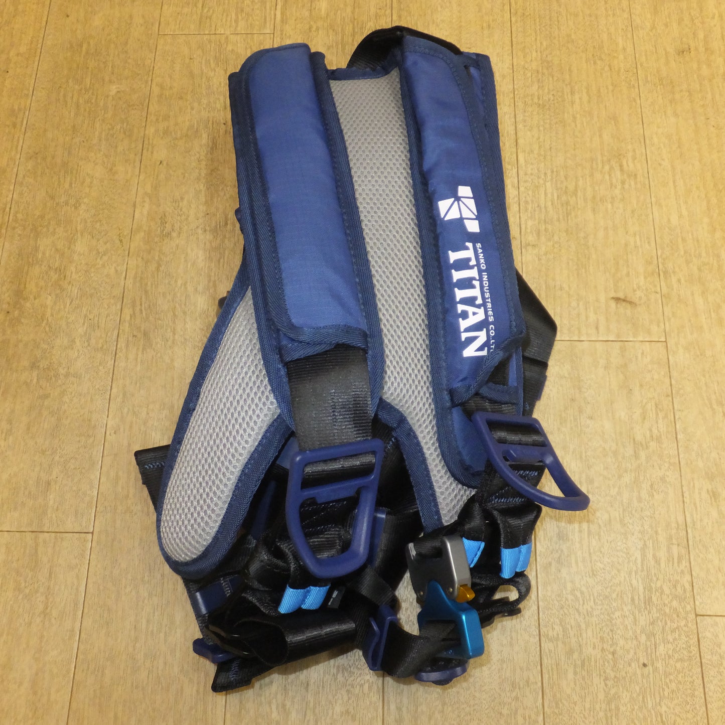 [送料無料]未使用★サンコー TITAN PANGAEA フルハーネス HORIZON-WMLTD-BLMB型 Size M　使用可能な質量 100kg以下★