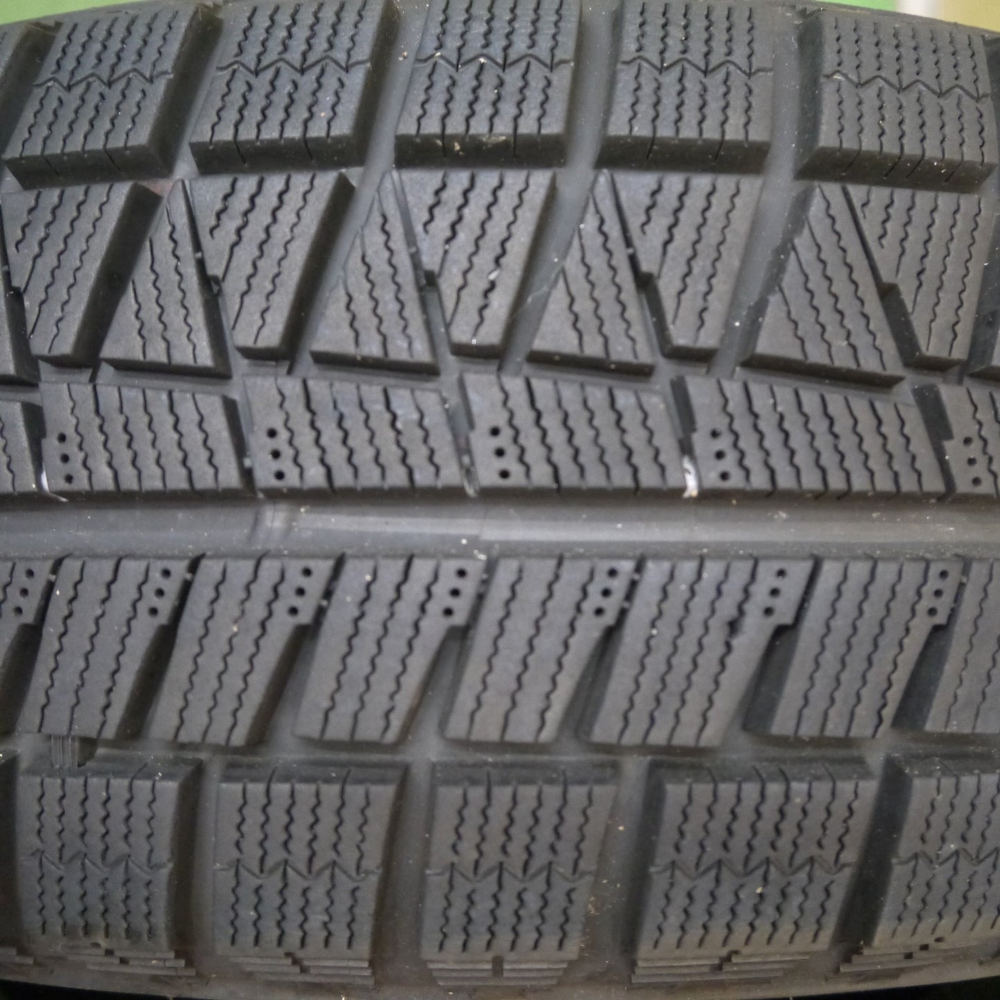 [送料無料]バリ溝！19年！9.5分★スタッドレス 195/65R15 ブリヂストン アイスパートナー2 タイヤ 15インチ ノア ヴォクシー プリウス 等★3090105Hスタ