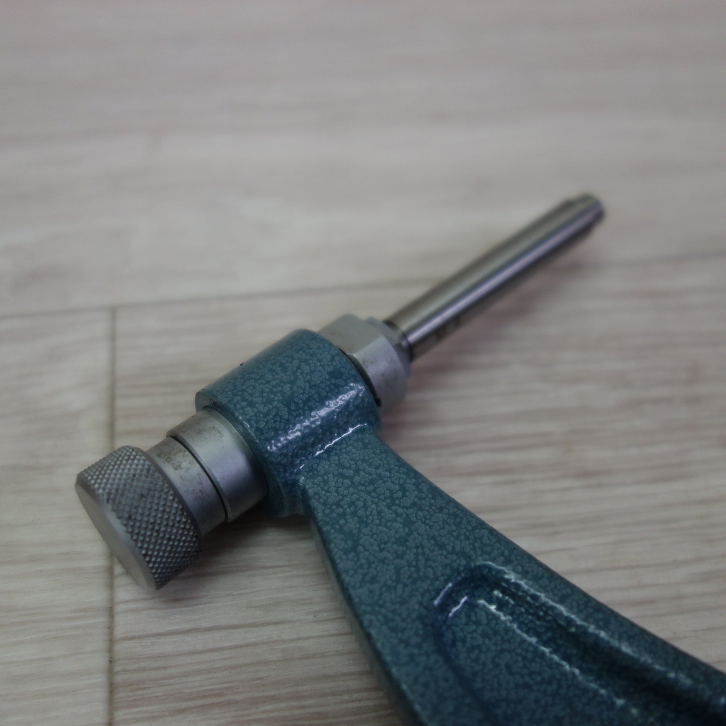 [送料無料] 美品☆ミツトヨ 替アンビル式 外側 マイクロメーター OMC-300 104-136 Mitutoyo 測定器 大工 道具 ノギス ネジ 測り ケース付き☆