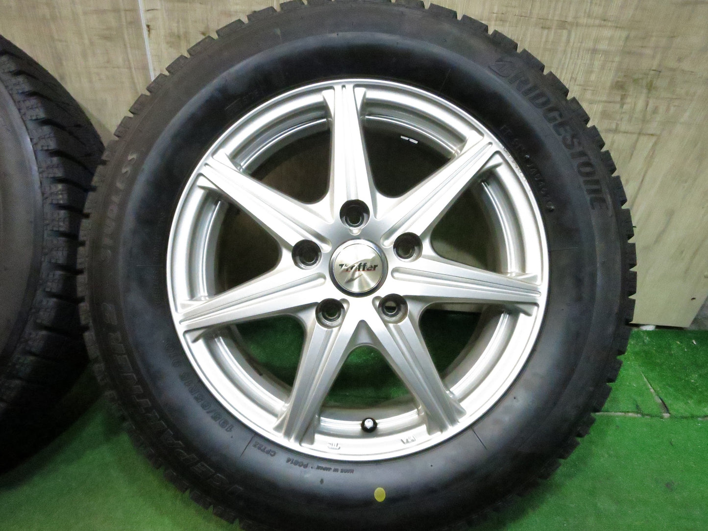 [送料無料]超バリ溝！20年！キレイ！ほぼ10分★スタッドレス 195/65R15 ブリヂストン アイスパートナー2 Treffer トレファー 15インチ PCD114.3/5H★3021514Hス