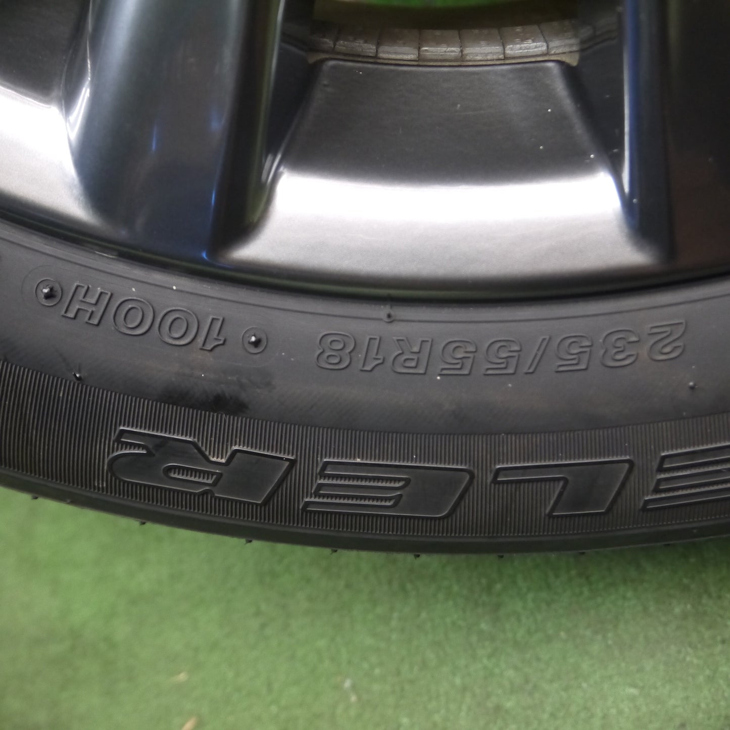 *送料無料*バリ溝！キレイ！8.5分★トヨタ 60系 ハリアー 純正 235/55R18 ブリヂストン デューラー H/T 687 18インチ PCD114.3/5H★3122608Hノ