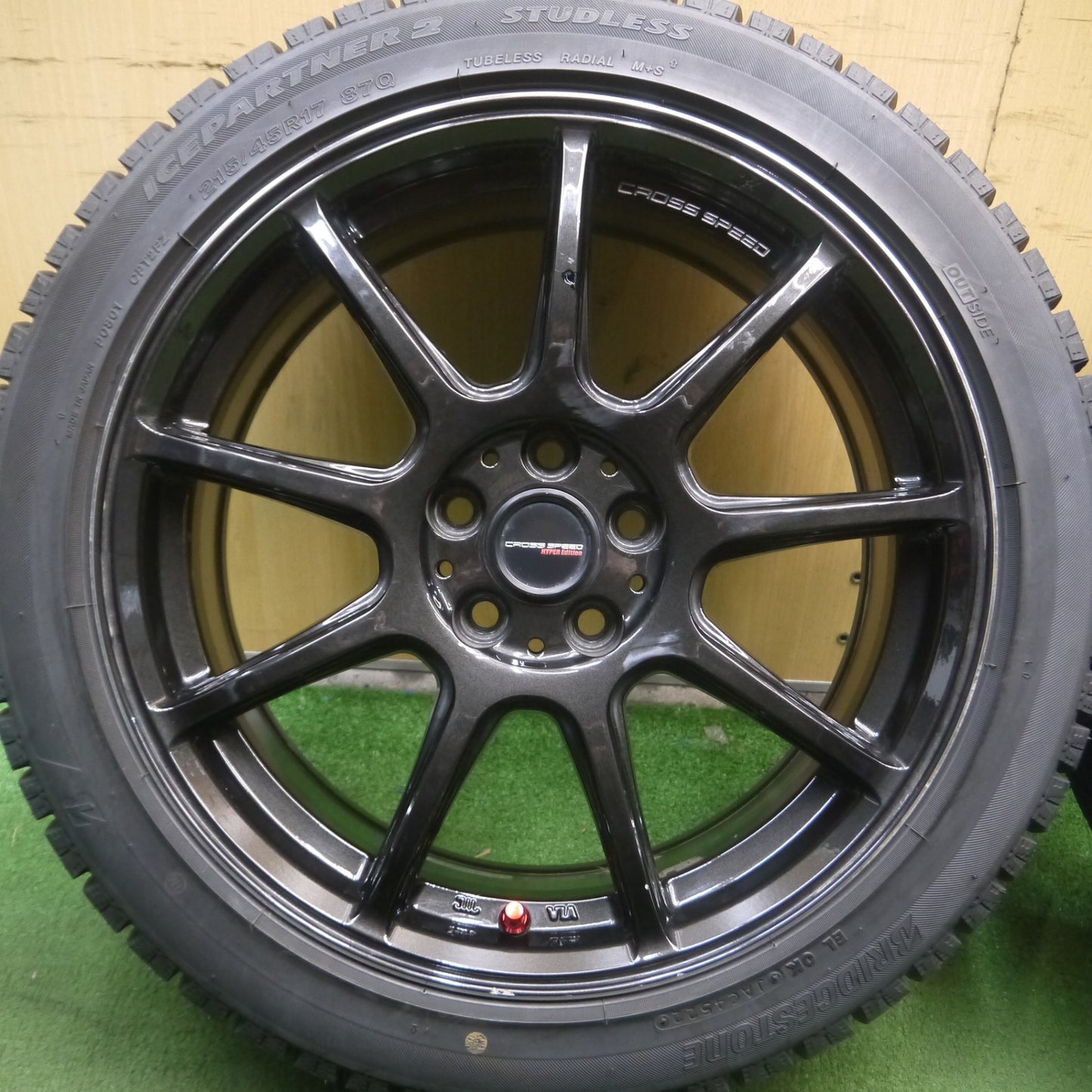 *送料無料* バリ溝！22年！9.5分★86 BRZ等 CROSS SPEED 215/45R17 スタッドレス ブリヂストン アイスパートナー2 クロススピード PCD100/5H★4021904Hス