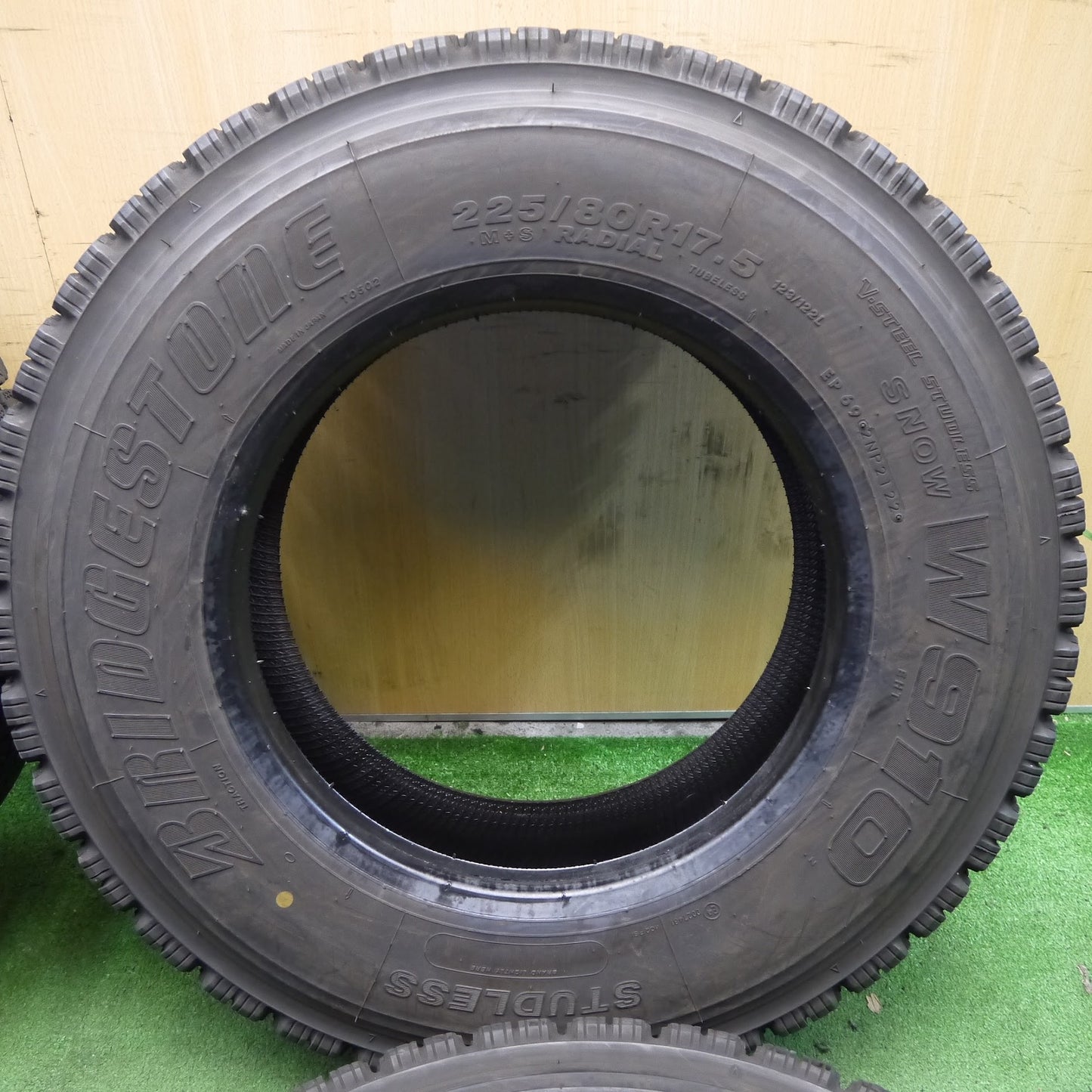 [送料無料]4本価格！22年★トラック タイヤ 225/80R17.5 123/122L スタッドレス ブリヂストン W910 17.5インチ★3050302クスタ