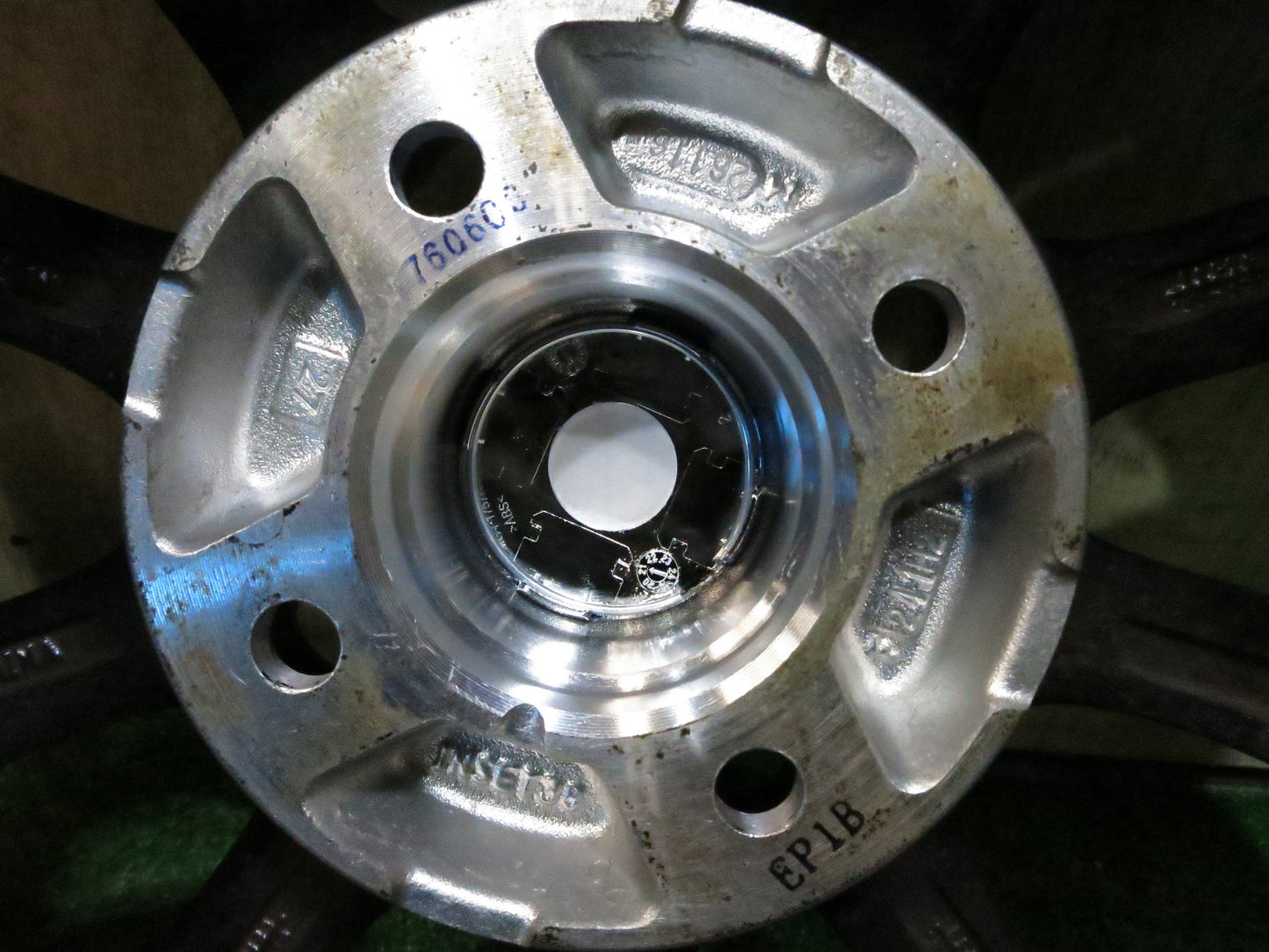 [送料無料]バリ溝！21年！キレイ！ほぼ10分★スタッドレス 175/65R14 ヨコハマ アイスガード iG60 GRASS グラス 14インチ PCD100/4H★3011106Hス