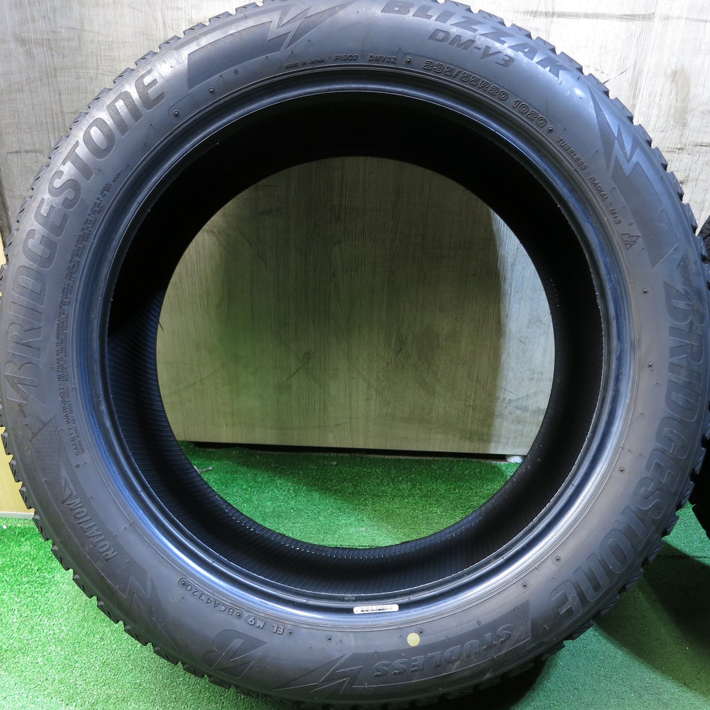 [送料無料]バリ溝！20年！9分★スタッドレス 235/55R20 ブリヂストン ブリザック DM-V3 タイヤ 20インチ レクサス RX ムラーノ 等★3040508Hスタ