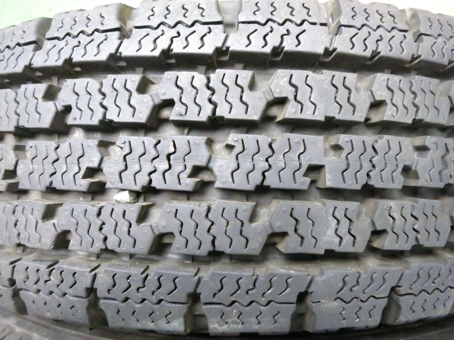 [送料無料]バリ溝！22年！ほぼ10分★スタッドレス 145/80R12 80/78N トーヨー デルベックス 935 スチール ホイール PCD100 110 114.3/4H マルチ★3022203Hス