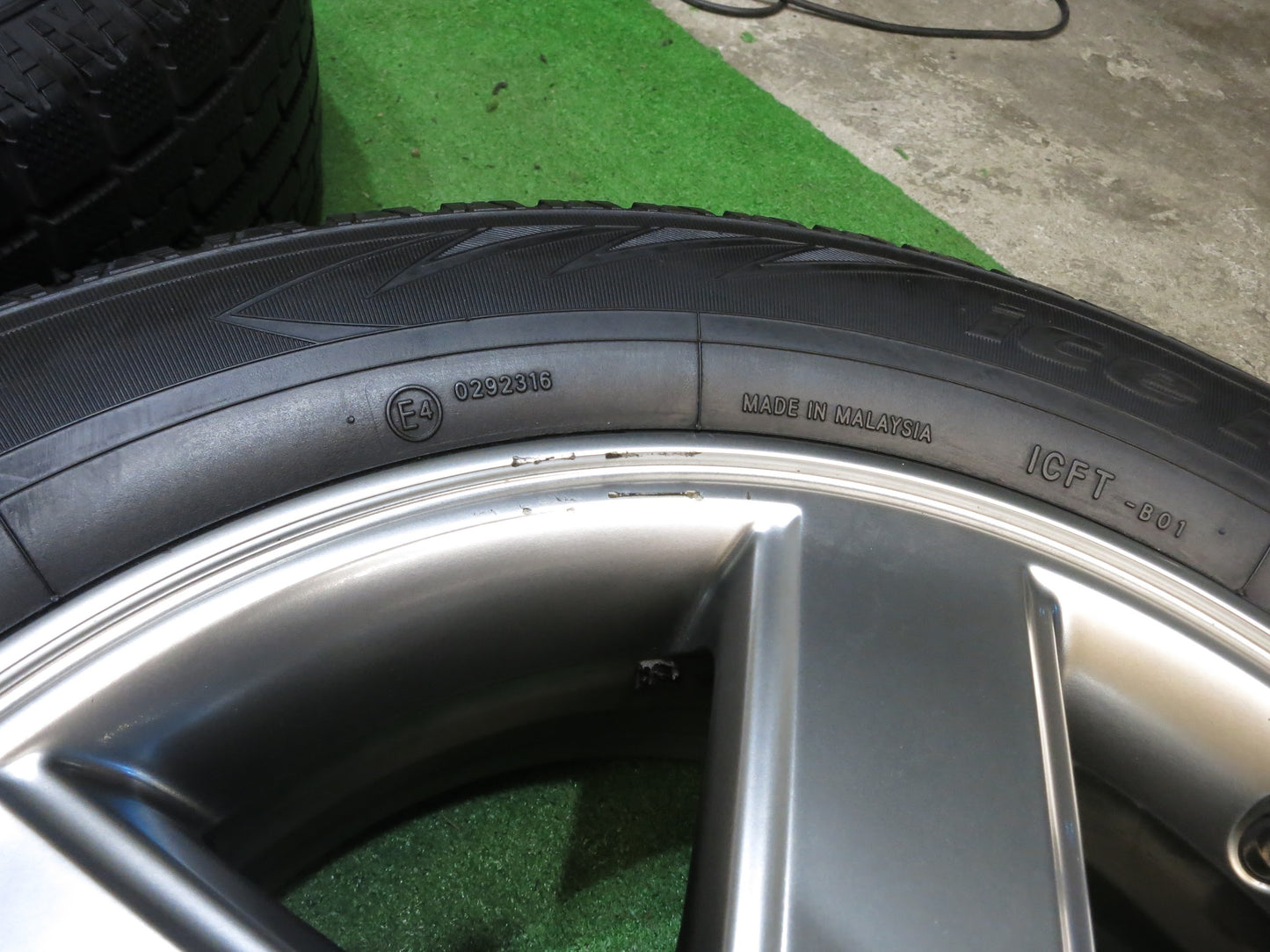 [送料無料]バリ溝！18年！キレイ！ほぼ10分★トヨタ 60系 ヴォクシー 純正 195/65R15 スタッドレス ice FRONTAGE アイスフロンテージ PCD114.3/5H★2111804Hス