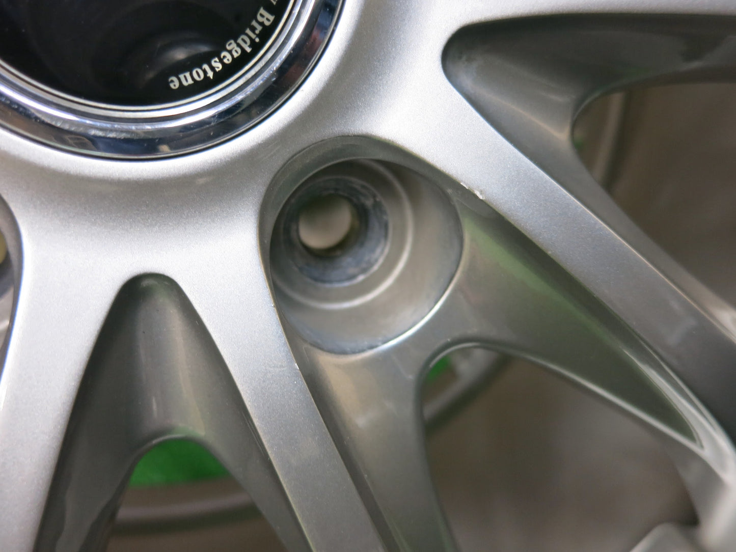 [送料無料]バリ溝！21年！9.5分以上★スタッドレス 225/45R18 ブリヂストン ブリザック VRX3 BALMINUM バルミナ 18インチ PCD114.3/5H★2122708ヒス
