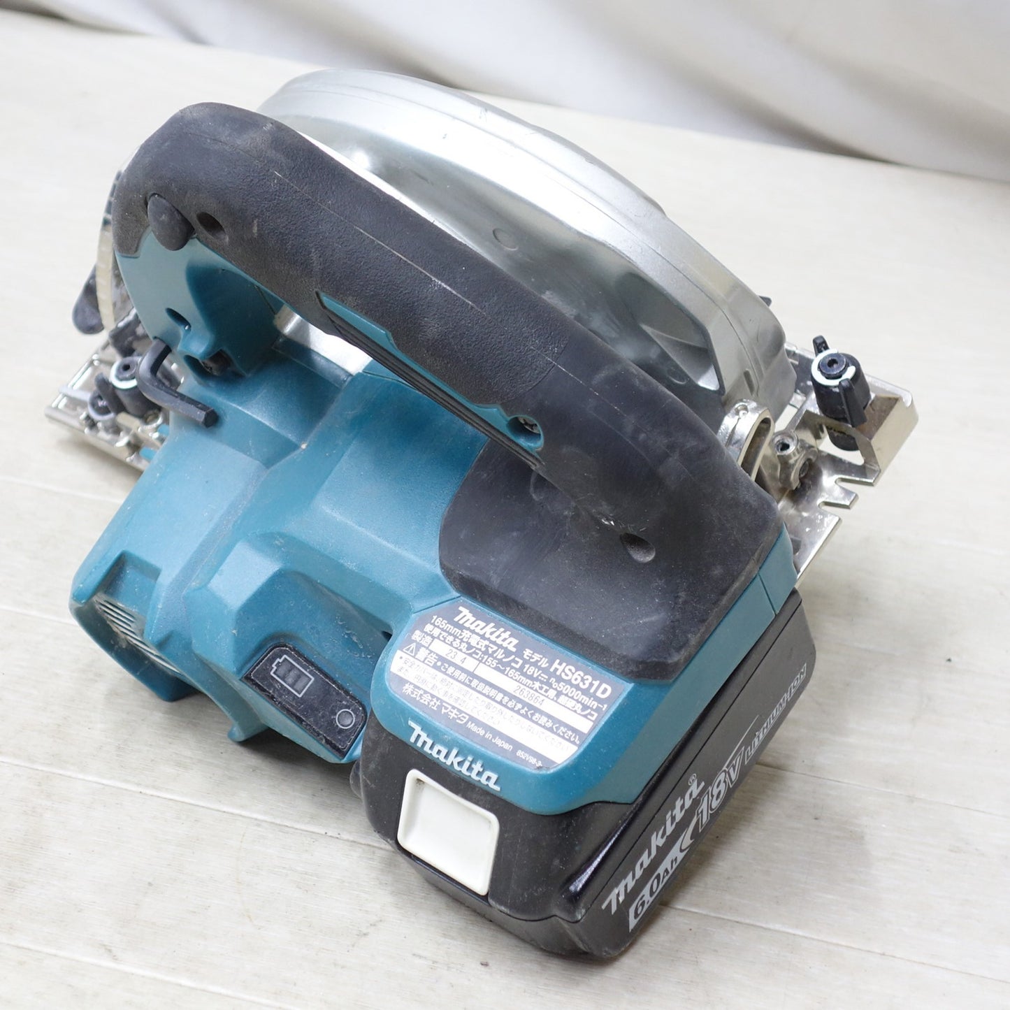 [送料無料] ◆makita マキタ 165mm 充電式マルノコ HS631D 18V BL1860B バッテリー2個付き 切断機 丸のこ 電動工具◆