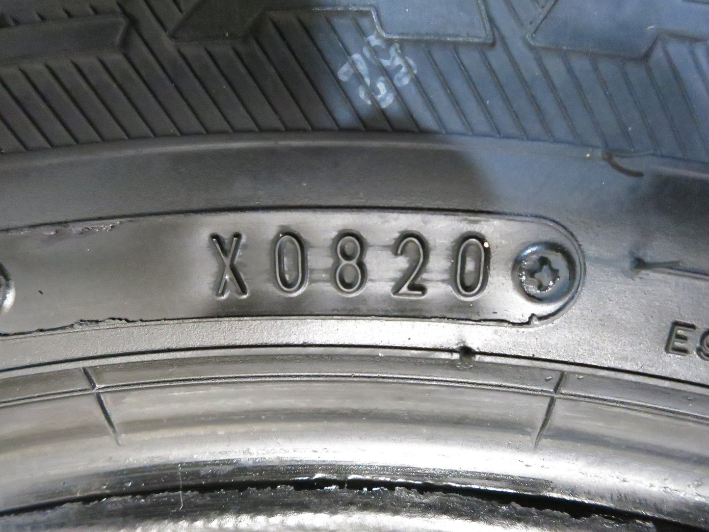 [送料無料]バリ溝！20年！9.5分以上★スタッドレス 165/70R14 グッドイヤー アイスナビ6 タイヤ 14インチ ヴィッツ スイフト アクア ルーミー 等★2122808Hスタ