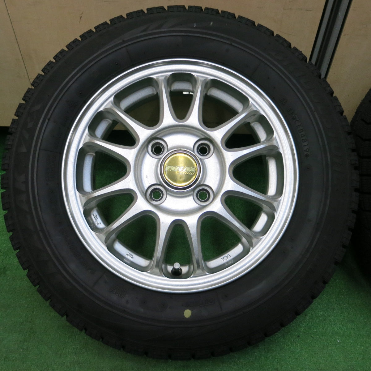 *送料無料*バリ溝！ほぼ10分★スタッドレス 145/80R13 ブリヂストン ブリザック VRX FINAL MIND ファイナルマインド 13インチ PCD100/4H★4012910イス
