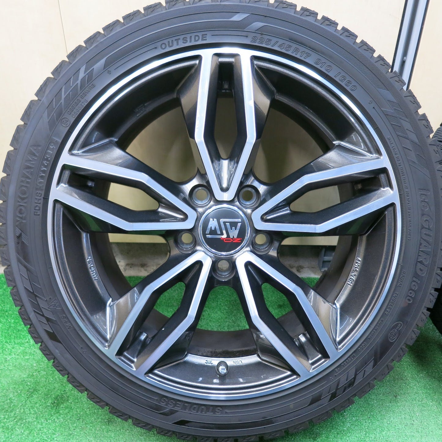 [送料無料] 超バリ溝！19年！9.5分以上★ベンツ 等 MSW OZ 225/45R17 スタッドレス ヨコハマ アイスガード iG60 PCD112/5H★3033004ヒス