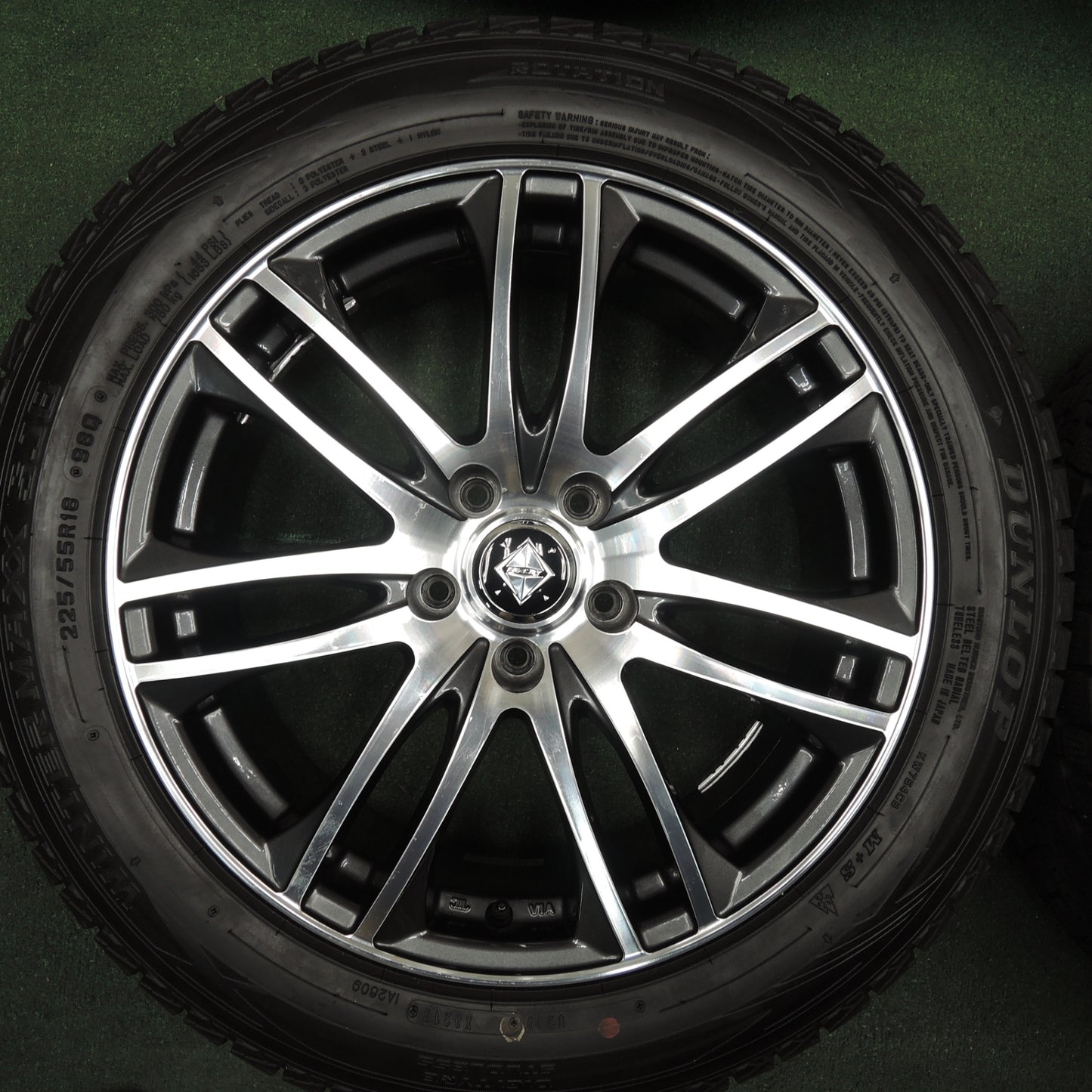 *送料無料* バリ溝！キレイ！9.5分★スタッドレス 225/55R18 ダンロップ ウインターマックス SJ8 RiZLEY ライツレー 18インチ PCD114.3/5H★4022202TNス