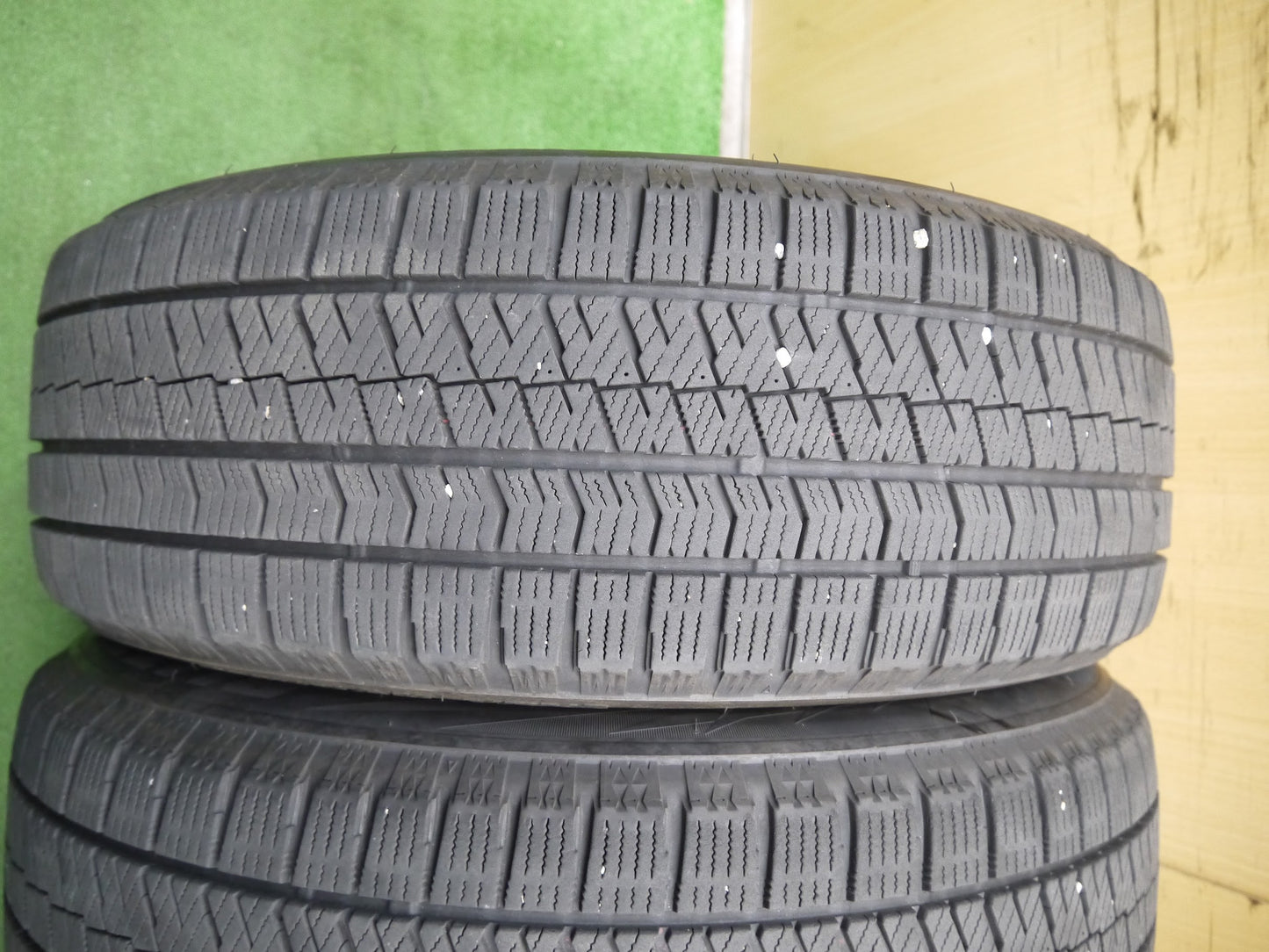 [送料無料]キレイ！19年★スタッドレス 215/60R17 ブリヂストン ブリザック VRX2 ravrion selzer ラブリオン 17インチ PCD114.3/5H★2120304アス