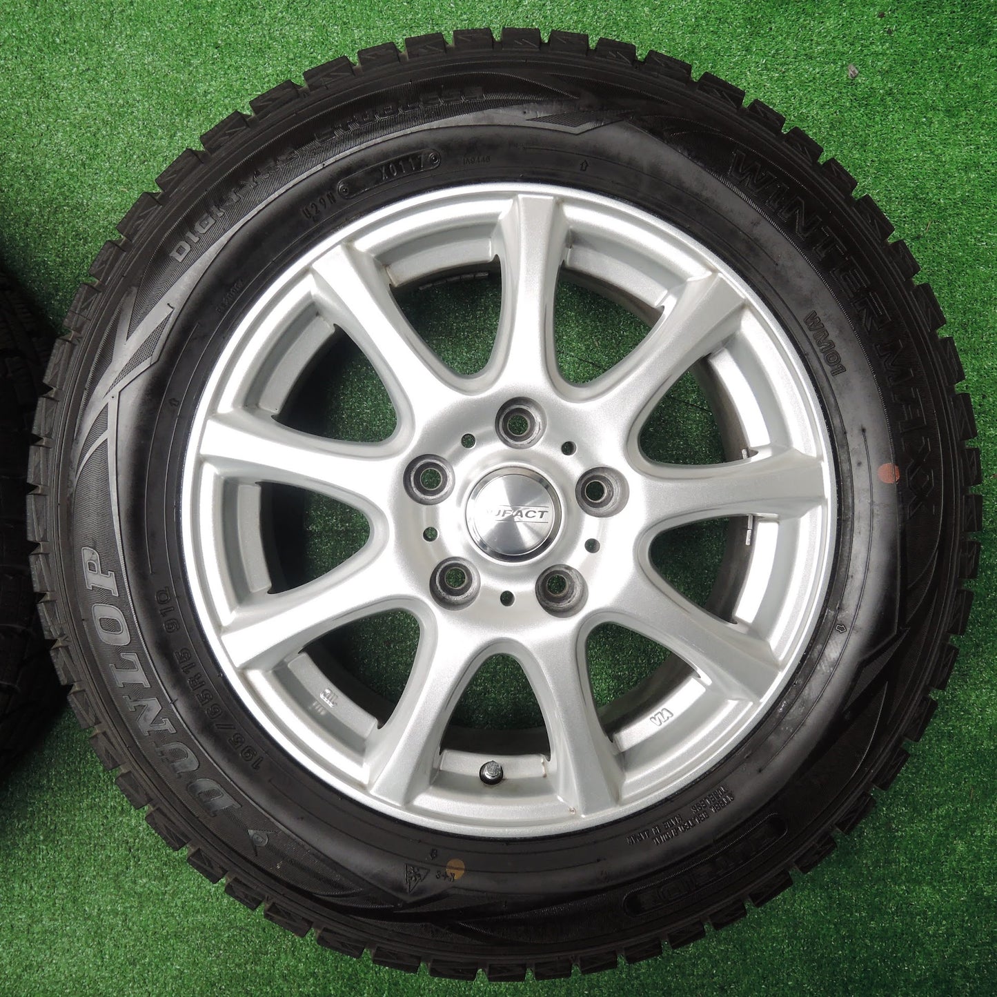 [送料無料]バリ溝！キレイ！9.5分★スタッドレス 195/65R15 ダンロップ ウインターマックス WM01 DUFACT デュファクト 15インチ PCD114.3/5H★3102402NJス