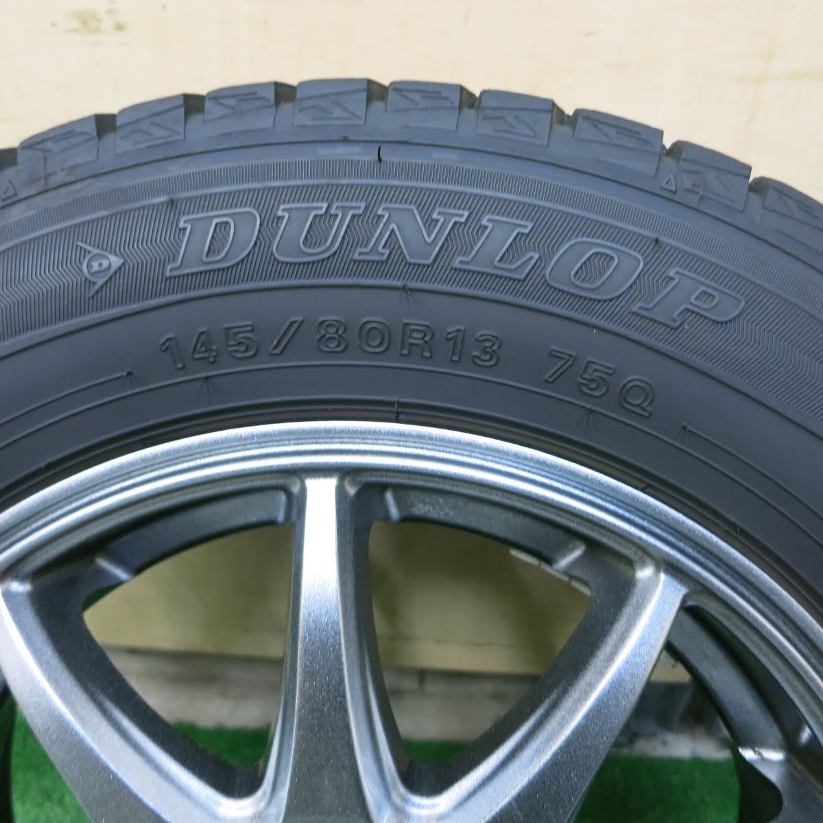 [送料無料]バリ溝！19年！キレイ！8.5分★スタッドレス 145/80R13 ダンロップ ウインターマックス WM01 SPORT ABELIA 13インチ PCD100/4H★3093009イス