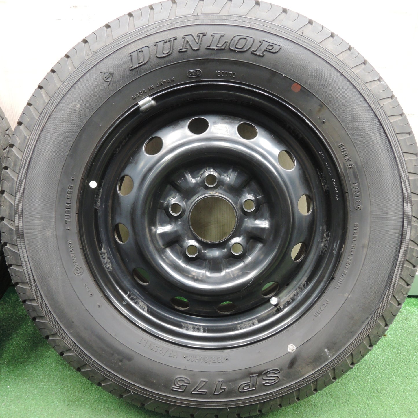 *送料無料* バリ溝！9.5分★マツダ ボンゴ 純正 スチール 185/80R14 97/95N ダンロップ SP175 14インチ PCD114.3/5H★4021711HAノ