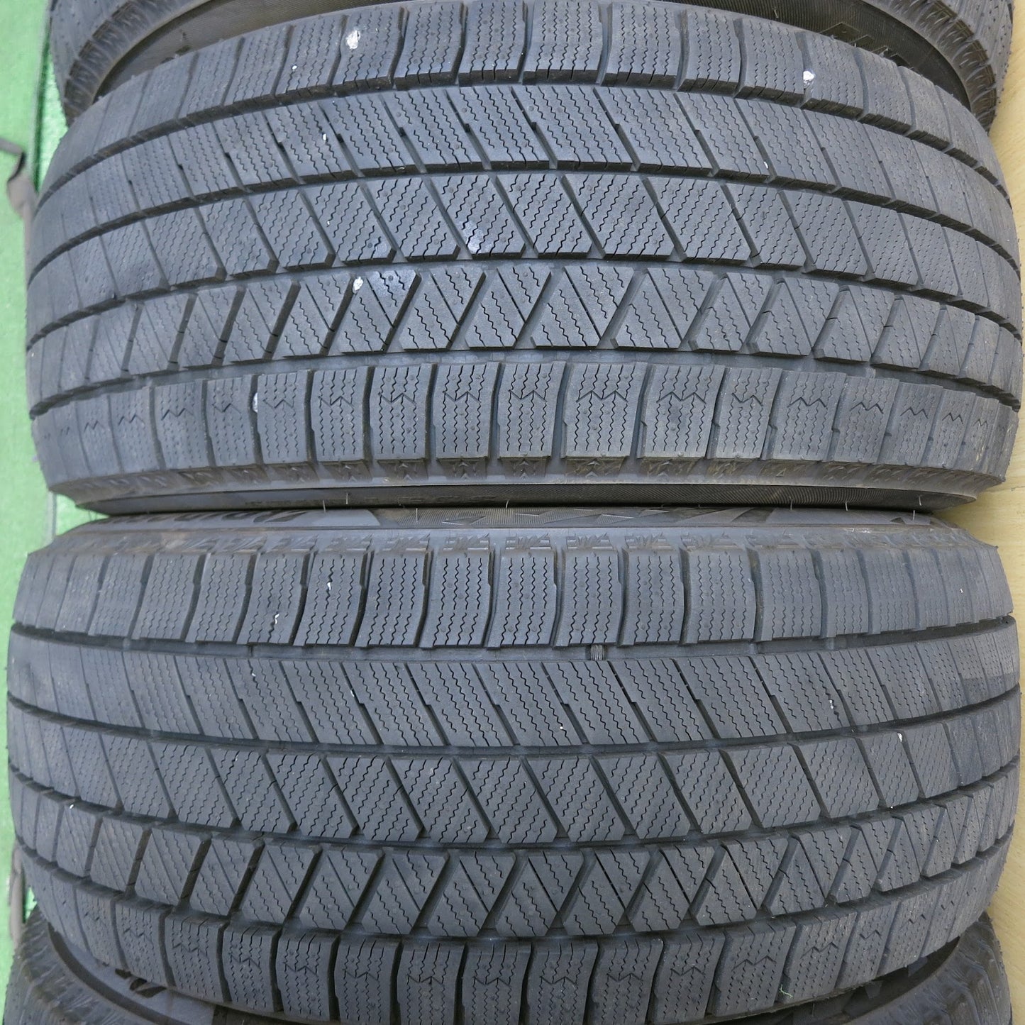 [送料無料]超バリ溝！22年！ほぼ10分★スタッドレス 225/45R17 ブリヂストン ブリザック VRX3 タイヤ 17インチ レクサス IS ゴルフ アウディA3 等★3032705Hスタ