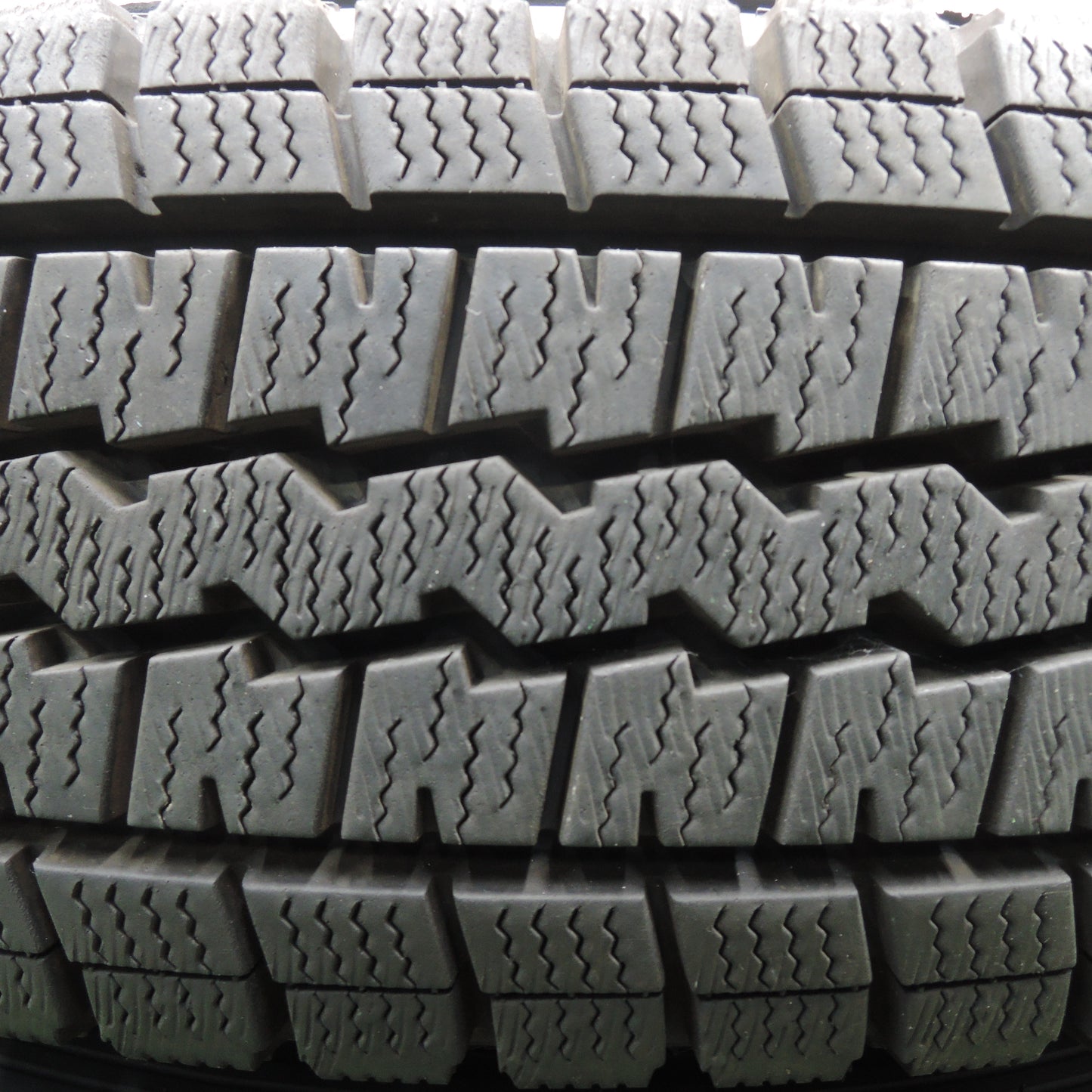 *送料無料*バリ溝！21年！キレイ！9.5分以上★スタッドレス 165/80R14 ダンロップ ウインターマックス SV01 TOPY スチール 14インチ PCD100 114.3/4H マルチ★4012804HAス