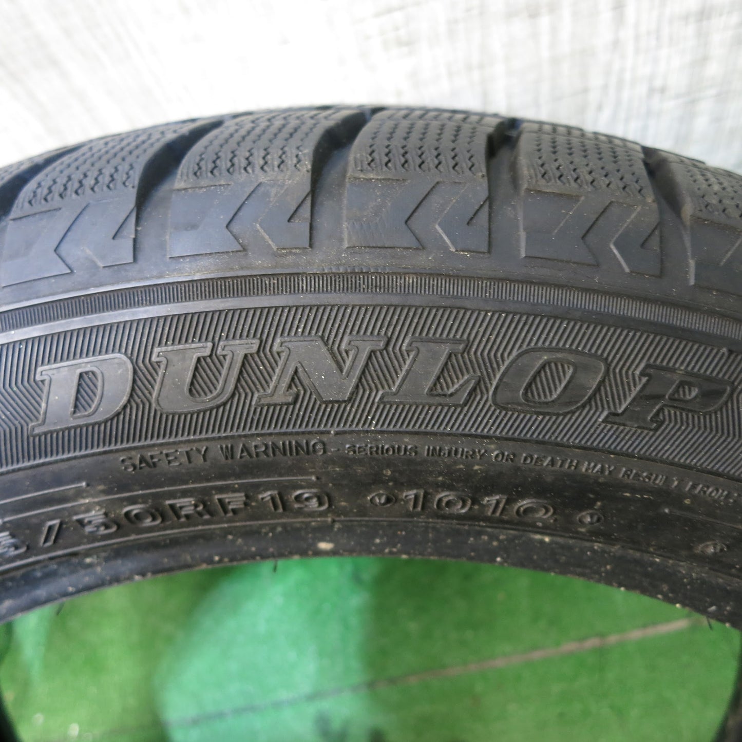 [送料無料]バリ溝！9.5分★スタッドレス 245/50R19 ダンロップ ウインターマックス WM02 ランフラット 19インチ レクサス 等★3051203Hスタ