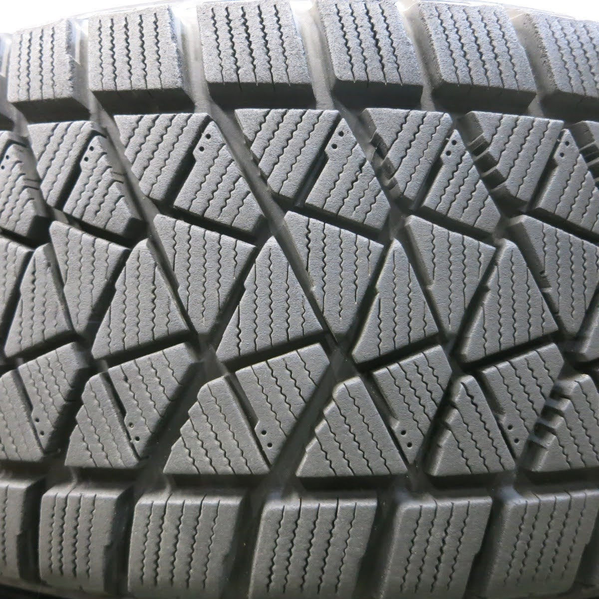 [送料無料]バリ溝！キレイ！9分★スバル XV 純正 ENKEI製 225/60R17 スタッドレス ブリヂストン ブリザック DM-V2 エンケイ 17インチ PCD100/5H★3081002イス