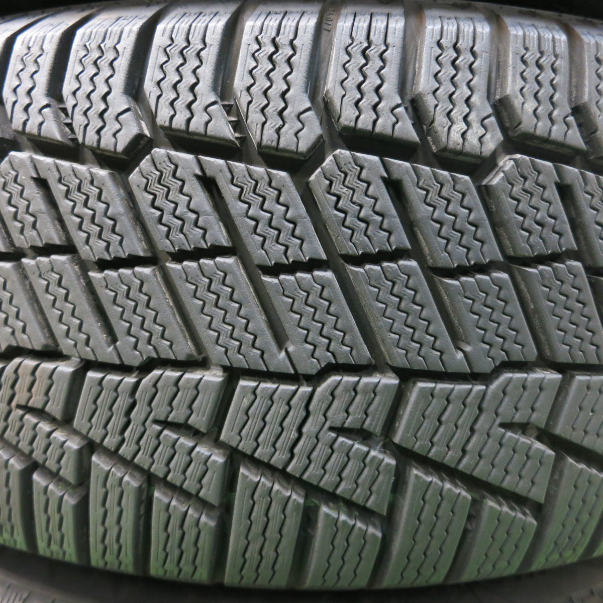 *送料無料*バリ溝！キレイ！9.5分以上★ベンツ W177 Aクラス 純正 スタッドレス 205/60R16 コンチネンタル ノースコンタクト NC6 16インチ PCD112/5H★4010502イス