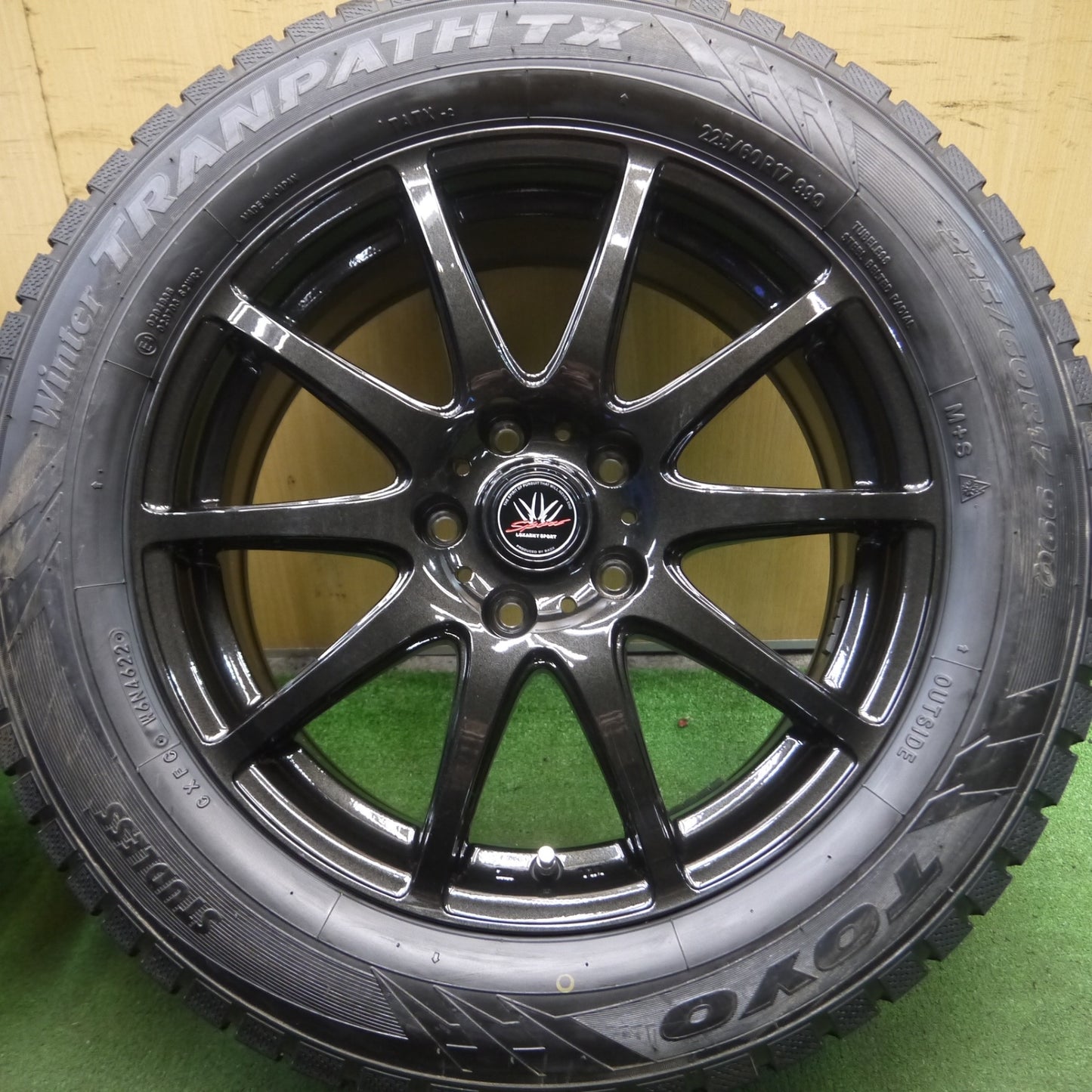 *送料無料* 超バリ溝！22年！キレイ！ほぼ10分★LOXARNY SPORT BADX 225/60R17 スタッドレス トーヨー ウインタートランパス TX ロクサーニ PCD114.3/5H★4021614Hス