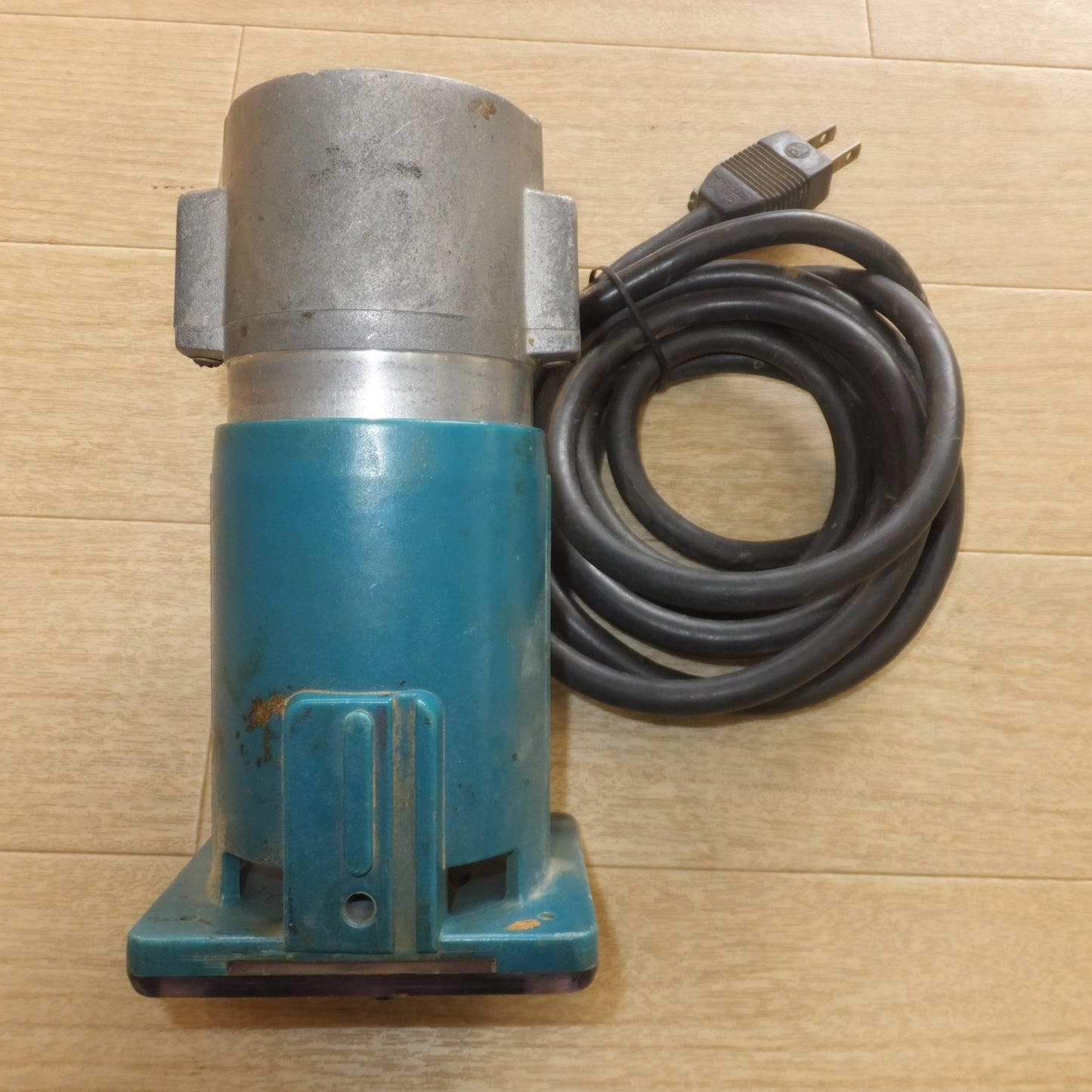 [送料無料] ★マキタ makita トリマ 3700　100V 380W 50-60Hz 4A 30000/min.★