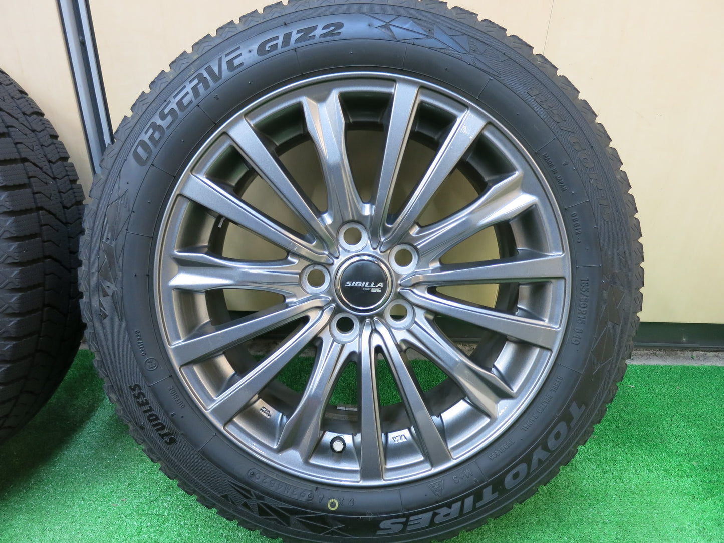 [送料無料]バリ溝！20年！キレイ！ほぼ10分★スタッドレス 185/60R15 トーヨー オブザーブ GIZ2 SIBILLA NEXT W5 シビラ 15インチ PCD100/5H★3020407ヒス