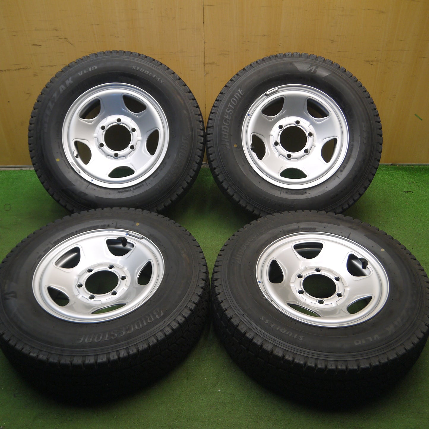 *送料無料*バリ溝！22年！キレイ！9.5分★ハイエース 等 195/80R15 107/105N スタッドレス ブリヂストン ブリザック VL10 社外 アルミ PCD139.7/6H★3112204Hス