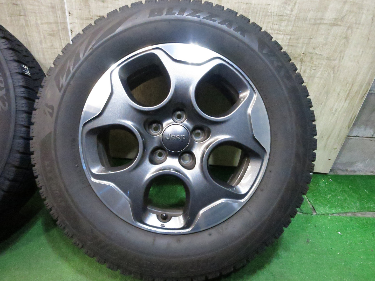[送料無料]4本価格★EEP ジープ レネゲード 純正 215/65R16 スタッドレス ブリヂストン ブリザック VRX2 16インチ PCD110/5H★3021704Hス