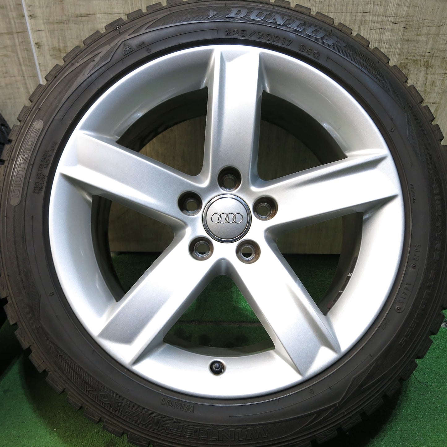 [送料無料]バリ溝！綺麗！9.5分以上★アウディ A4 A5 A6 純正 OP 225/50R17 スタッドレス ダンロップ ウインターマックス WM01 17インチ PCD112/5H★3060204Hス
