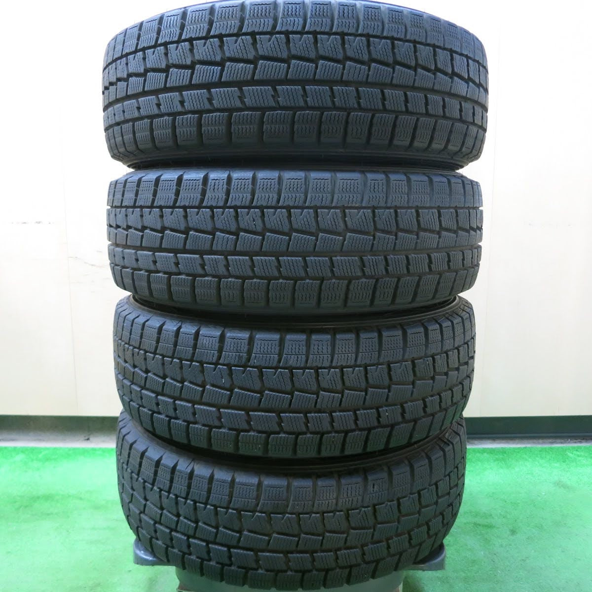 [送料無料]バリ溝！綺麗！9.5分★スタッドレス 175/65R14 ダンロップ ウインターマックス WM01 Exceeder HOTSTUFF エクシーダー 14インチ PCD100/4H★3070702イス