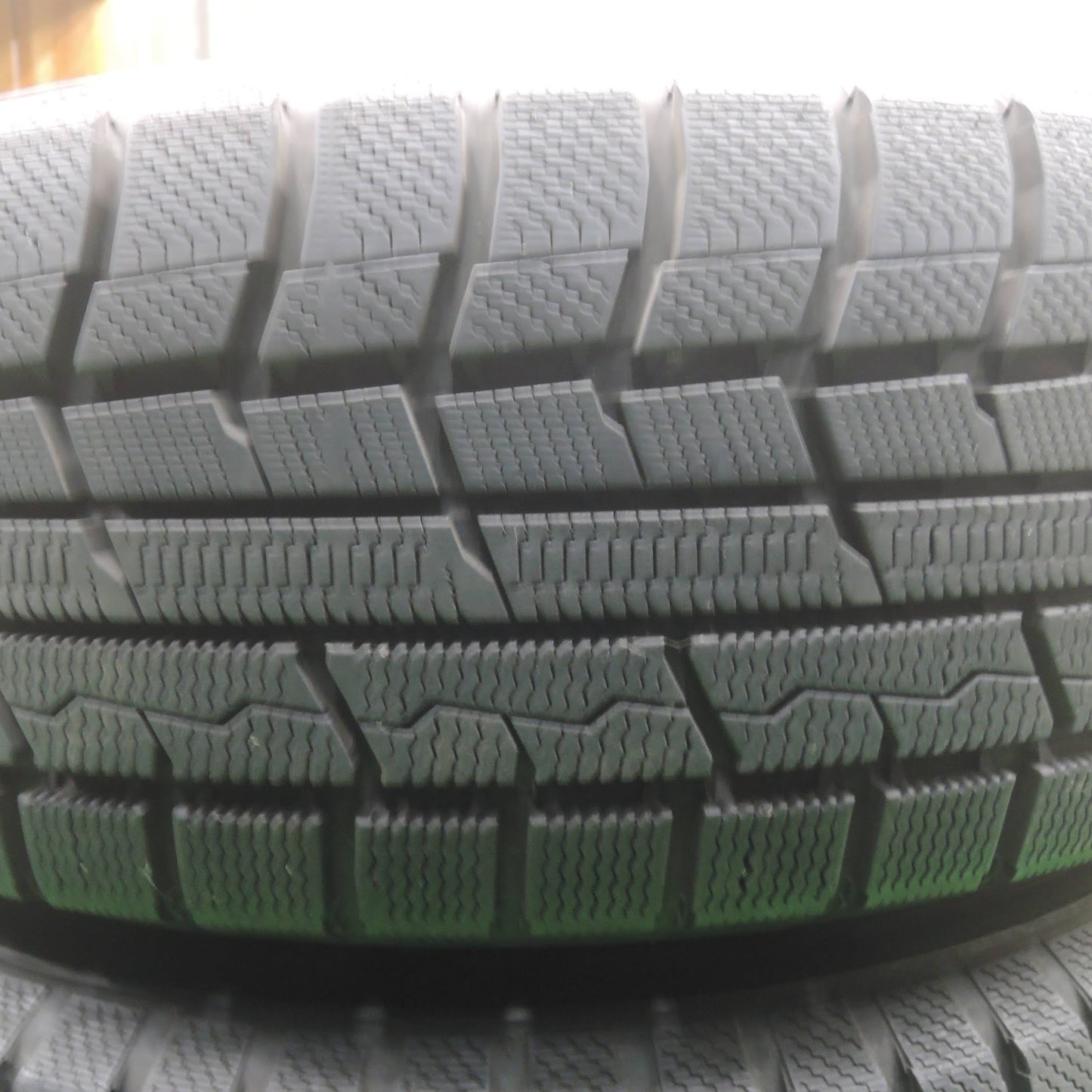 [送料無料]超バリ溝！キレイ！9.5分以上★スタッドレス 225/65R17 トーヨー ウインタートランパス TX SCHNEIDER シュナイダー 17インチ PCD114.3/5H★3070701SYス