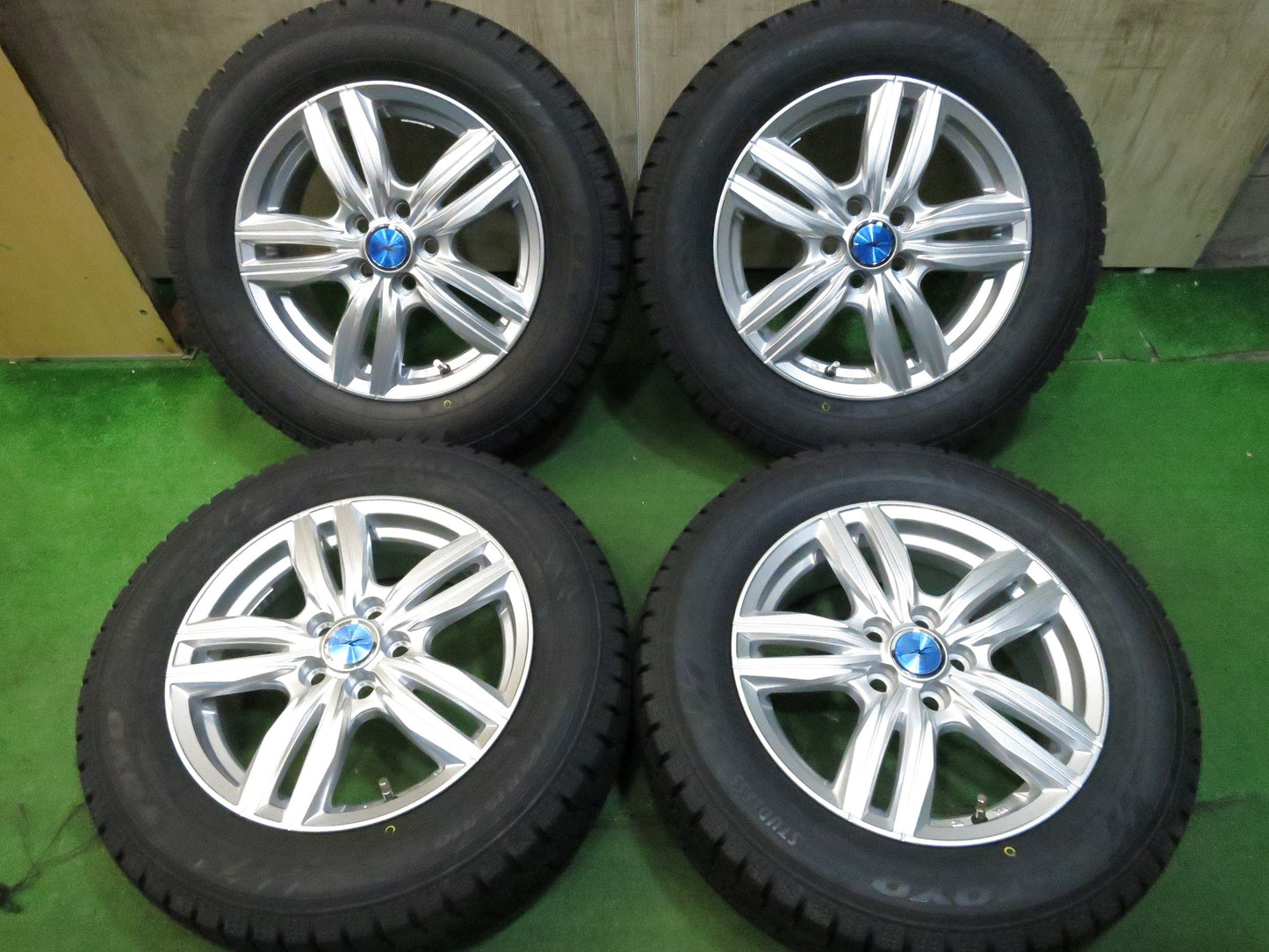 [送料無料]未使用！19年★リウス 等 195/65R15 スタッドレス トーヨー オブザーブ ガリット GIZ JOKER weds ジョーカー 15インチ PCD100/5H★2122802Hス