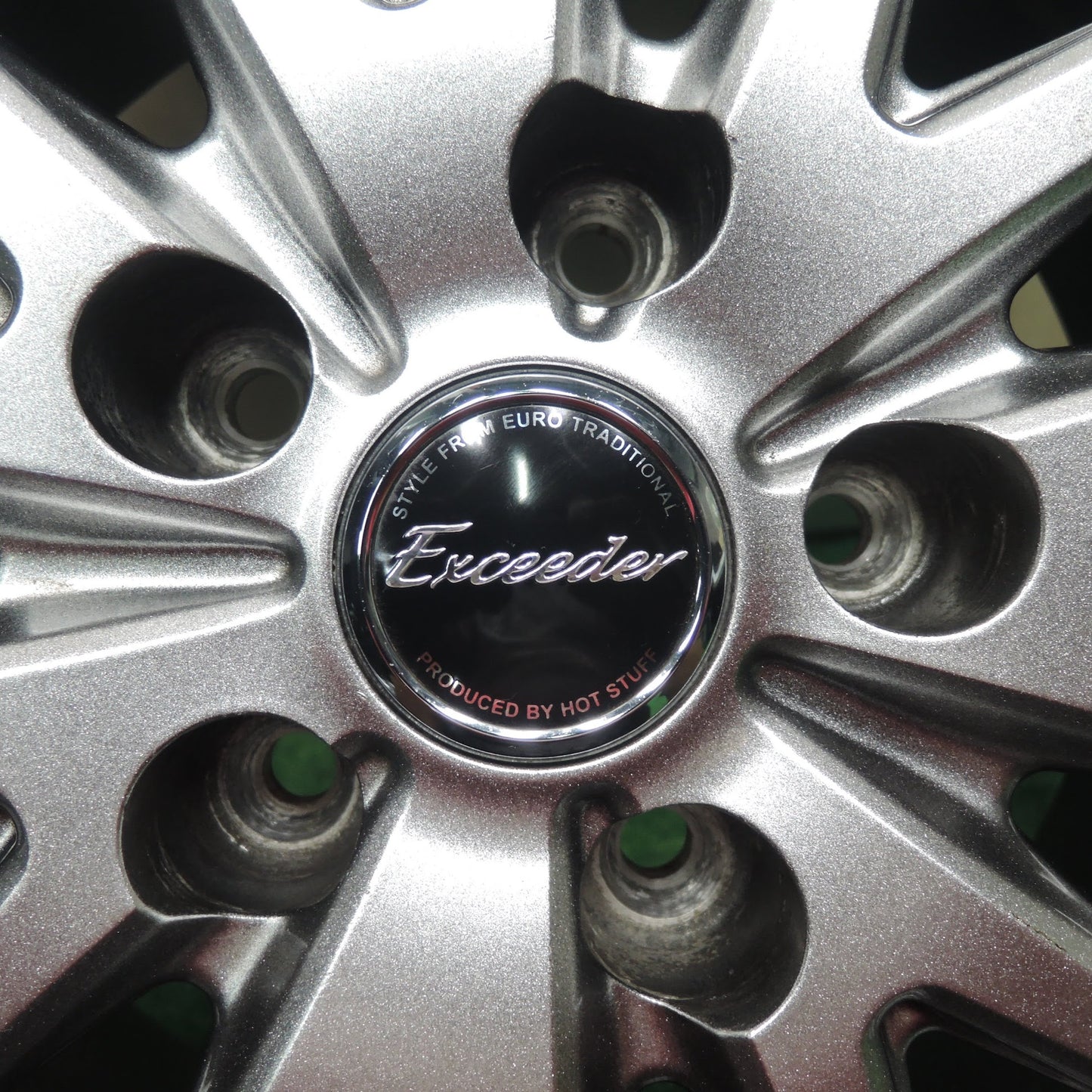 [送料無料]超バリ溝！キレイ！ほぼ10分★スタッドレス 195/65R15 グッドイヤー アイスナビ ZEA2 Exceeder エクシーダー 15インチ PCD114.3/5H★3090901NJス