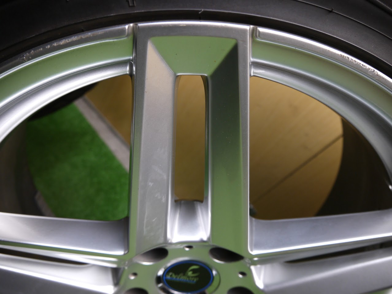 [送料無料]キレイ！9.5分★レクサス 等 245/45R19 スタッドレス Delmore デルモア ダンロップ ウインターマックス WM01 19インチ PCD120/5H★