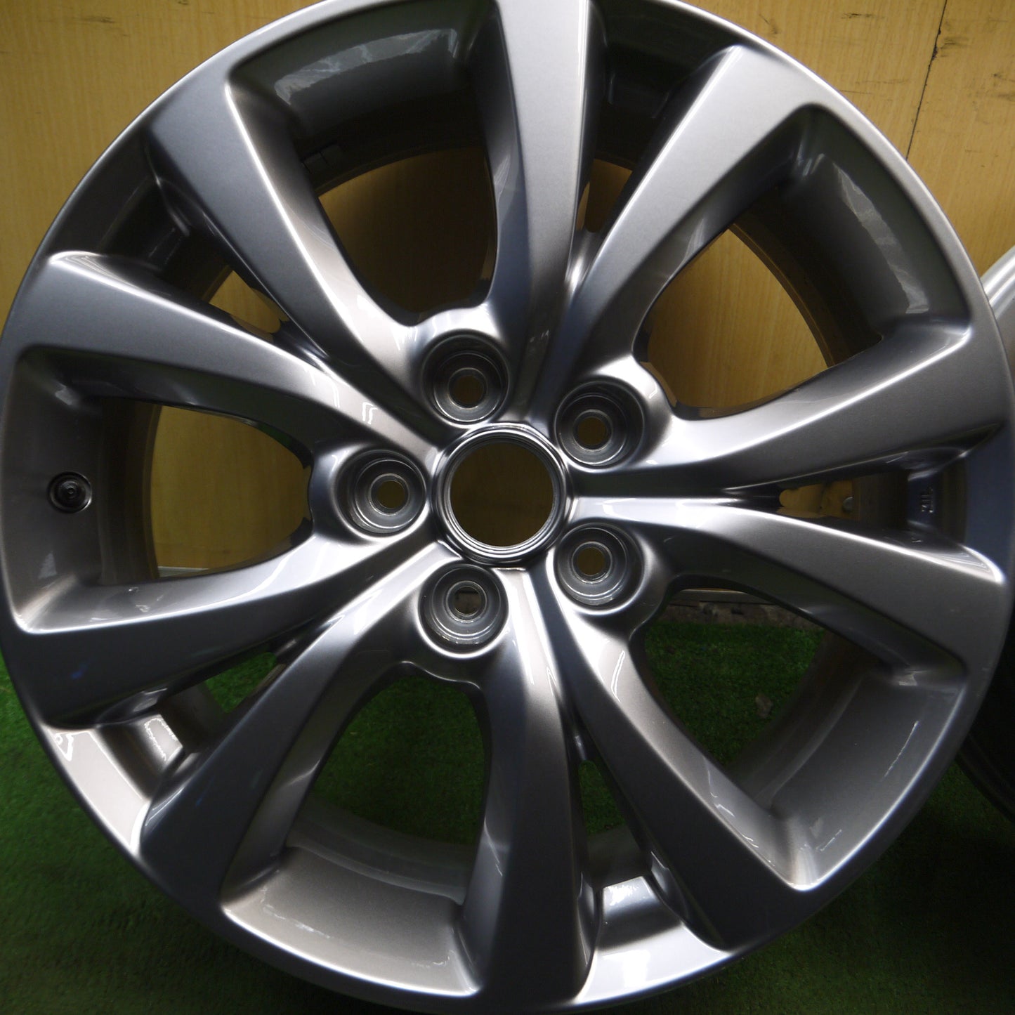 *送料無料*新車外し★マツダ CX-30 純正 ホイール 18インチ 18×7J PCD114.3/5H★4012607Hホ