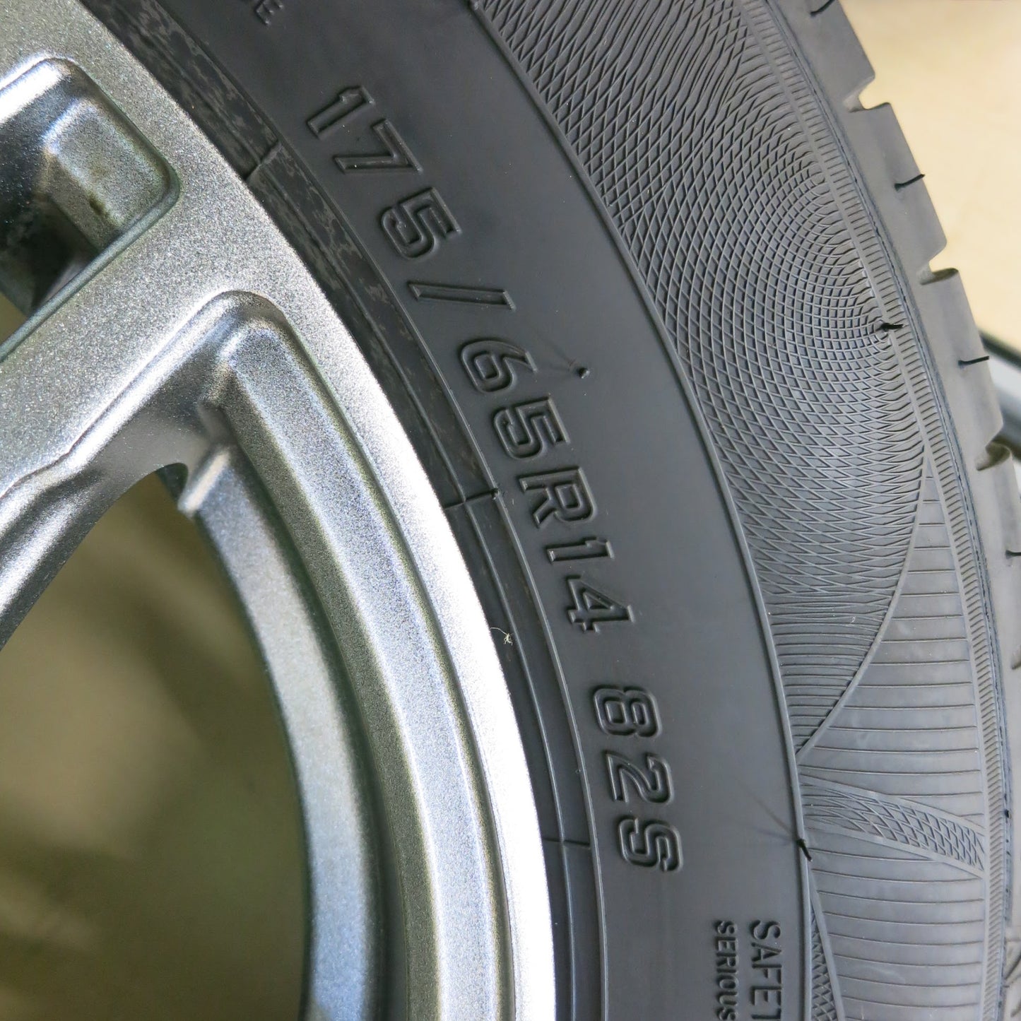[送料無料]バリ溝！21年！キレイ！9.5分★175/65R14 WAREN HOT STUFF ファルケン シンセラ SN832i ヴァーレン 14インチ PCD100/4H★3082801ヒノ
