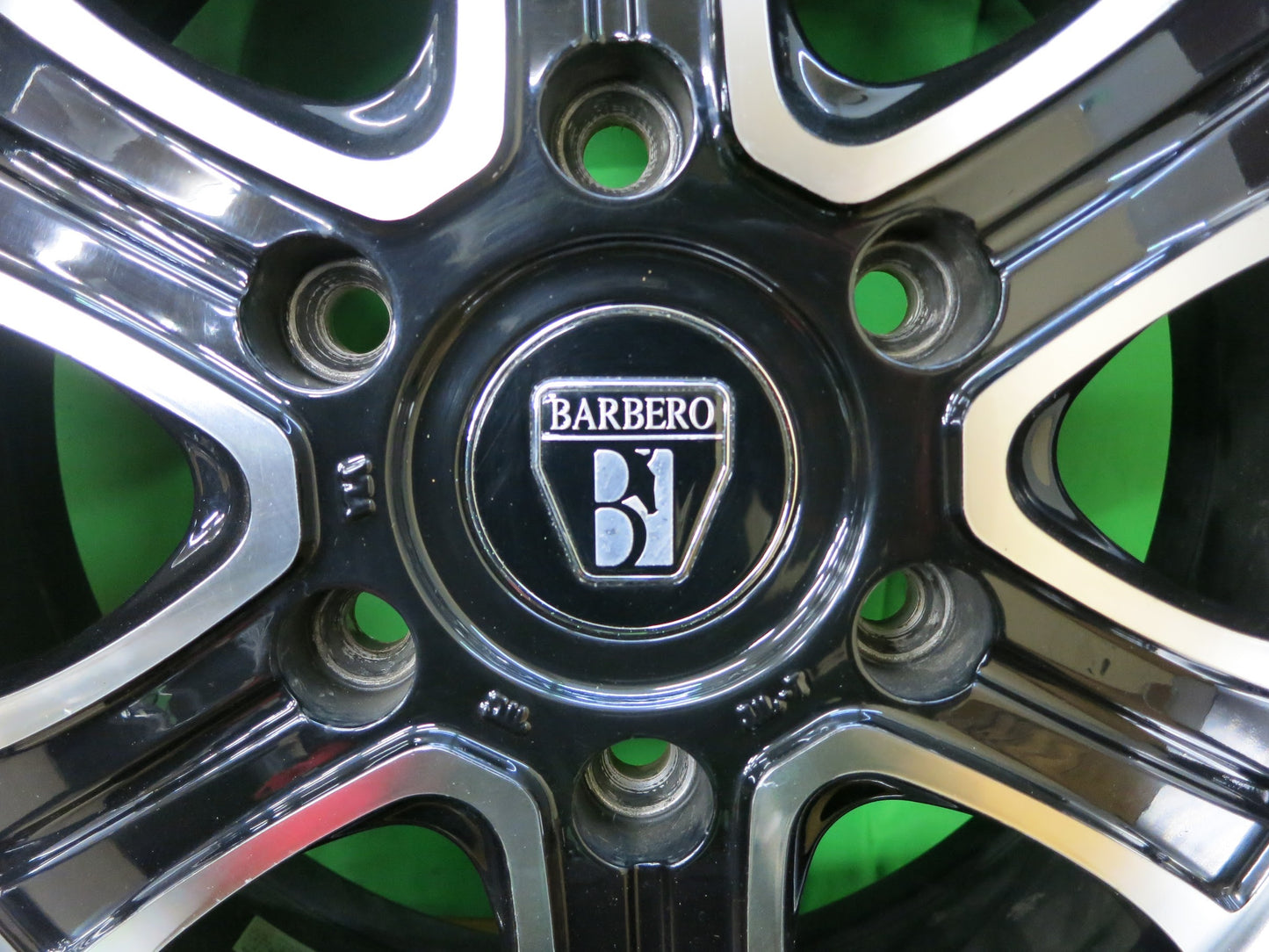 [送料無料]4本★ハイエース等 BARBERO CRIMSON 215/60R17 スタッドレス バルベロ クリムソン ブリヂストン ブリザック DM-V1 17インチ PCD139.7/6H★2040203ヒス