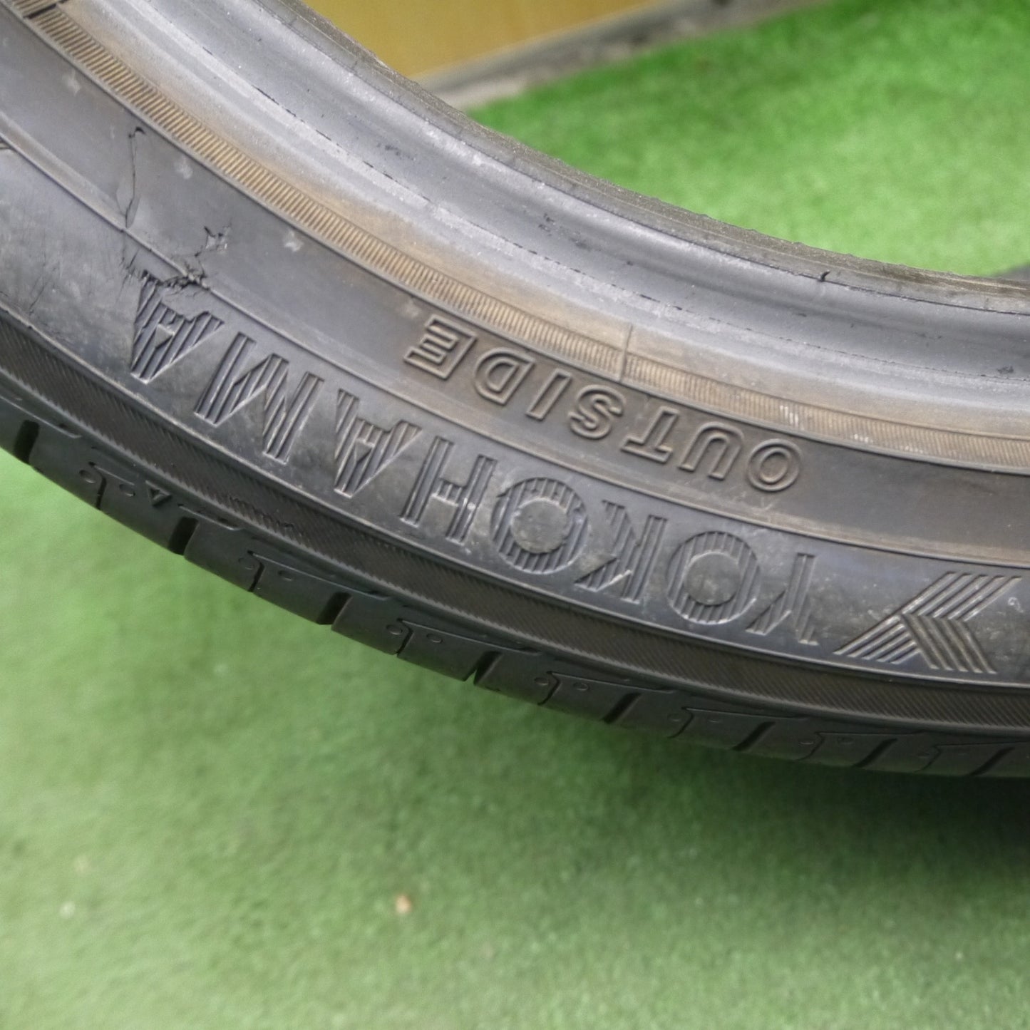 *送料無料* バリ溝！9.5分★225/45R18 ヨコハマ アドバン dB V552 タイヤ 18インチ クラウンアスリート レヴォーグ RX-8等★4030508Hノタ