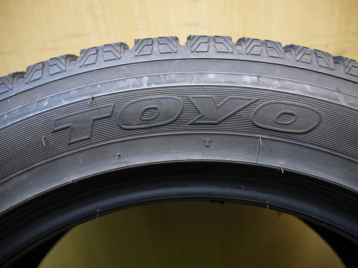 [送料無料]バリ溝！19年！9.5分★スタッドレス 205/55R16 トーヨー ガリット G5 タイヤ 16インチ ノア ヴォクシー レガシィ インプレッサ 等★2050306クスタ