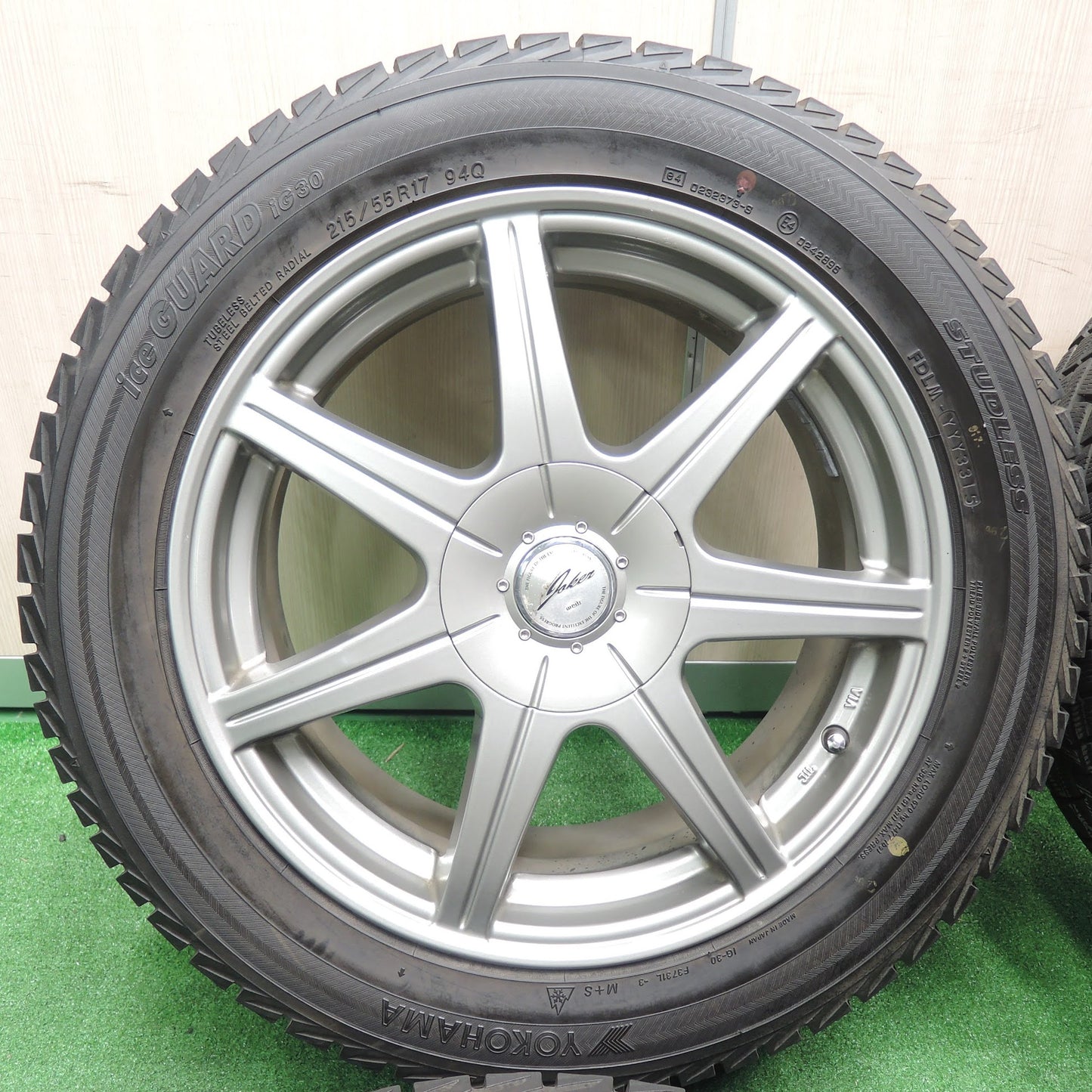 [送料無料]バリ溝！キレイ！9.5分★スタッドレス 215/55R17 ヨコハマ アイスガード iG30 JOKER weds ジョーカー 17インチ PCD100 114.3/5H マルチ★3101905TNス
