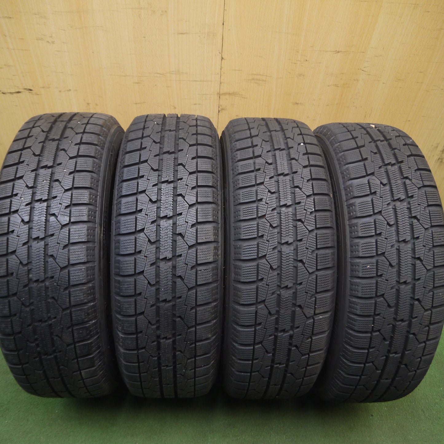 *送料無料*バリ溝！22年！キレイ！ほぼ10分★スタッドレス 185/60R15 トーヨー オブザーブ ガリット GIZ ravrion RM01 ラブリオン PCD100/5H★3112201Hス